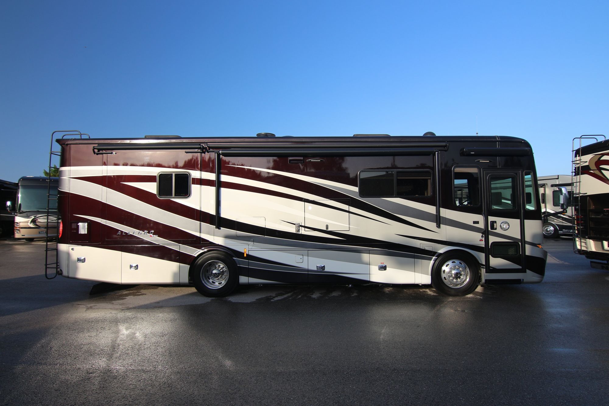 Used 2018 Tiffin Motor Homes Allegro Red 33AA Class A  For Sale