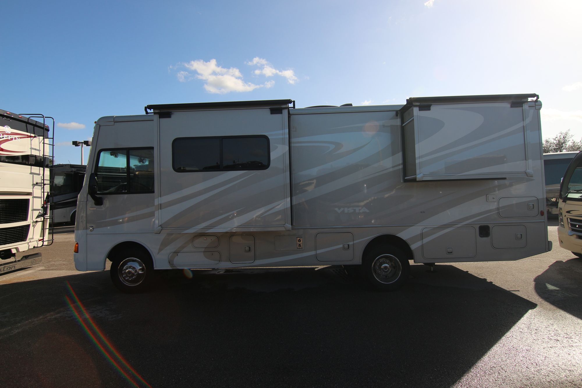 Used 2014 Winnebago Vista 27N Class A  For Sale