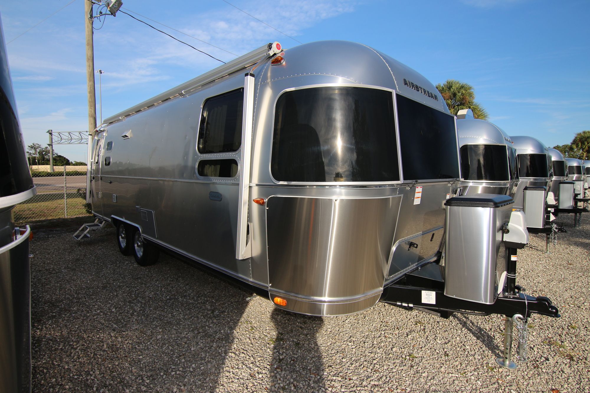 New 2020 Airstream Globetrotter 27FB Travel Trailer  For Sale