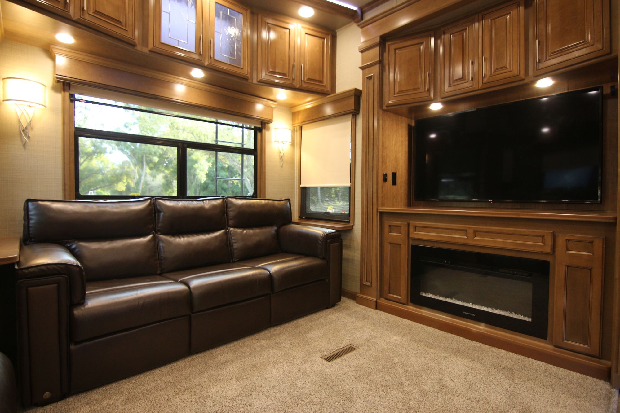 Used 2018 Drv Luxury Suites Mobile Suites 40KSSB4 Fifth Wheel  For Sale