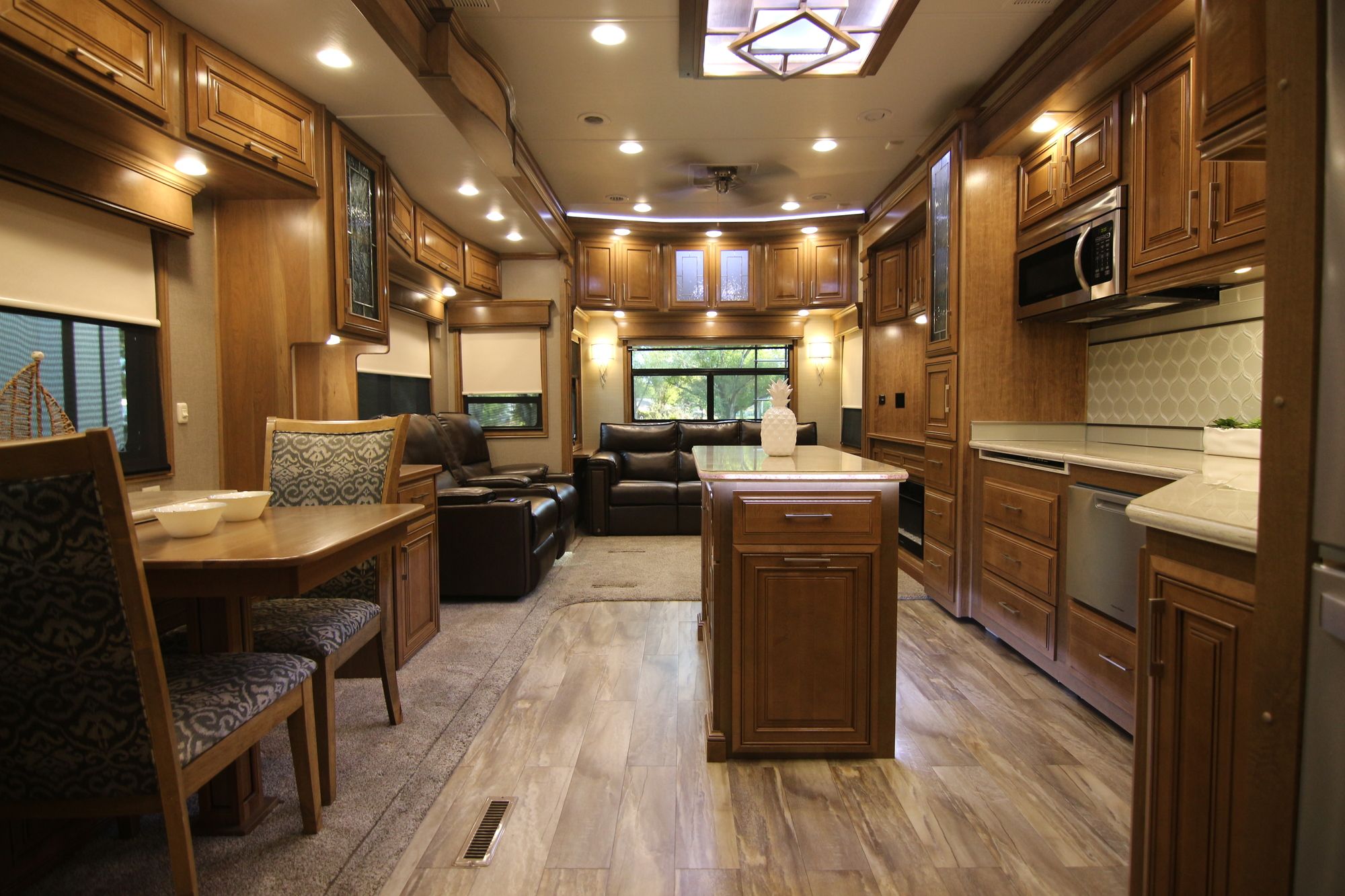 Used 2018 Drv Luxury Suites Mobile Suites 40KSSB4 Fifth Wheel  For Sale