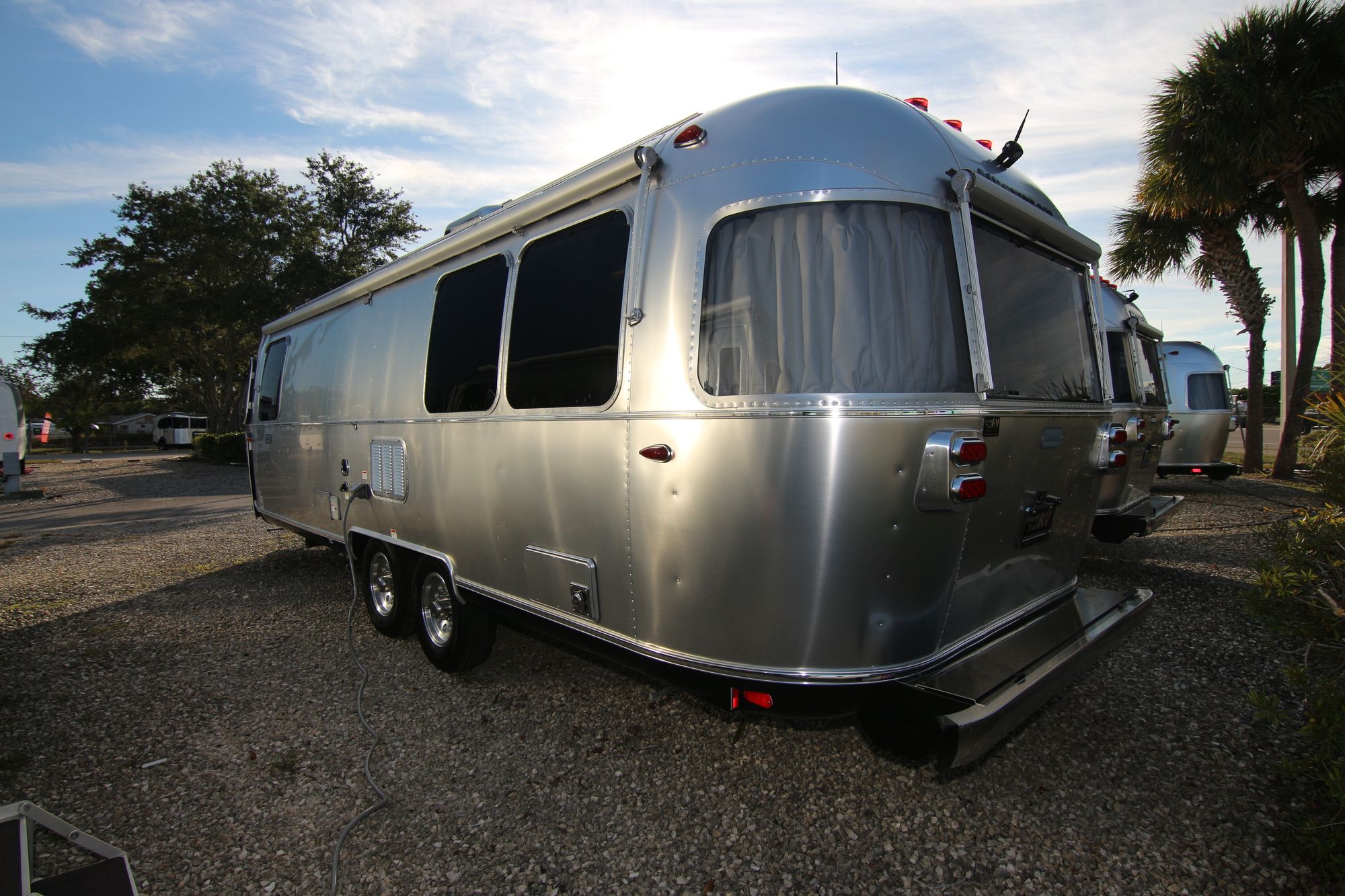 New 2020 Airstream Globetrotter 27FB Travel Trailer  For Sale