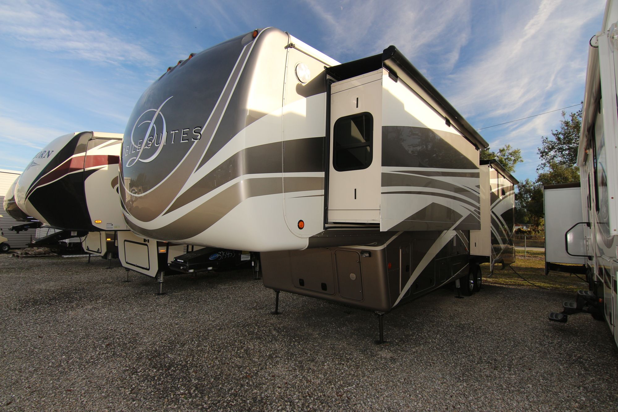 Used 2018 Drv Luxury Suites Mobile Suites 40KSSB4 Fifth Wheel  For Sale