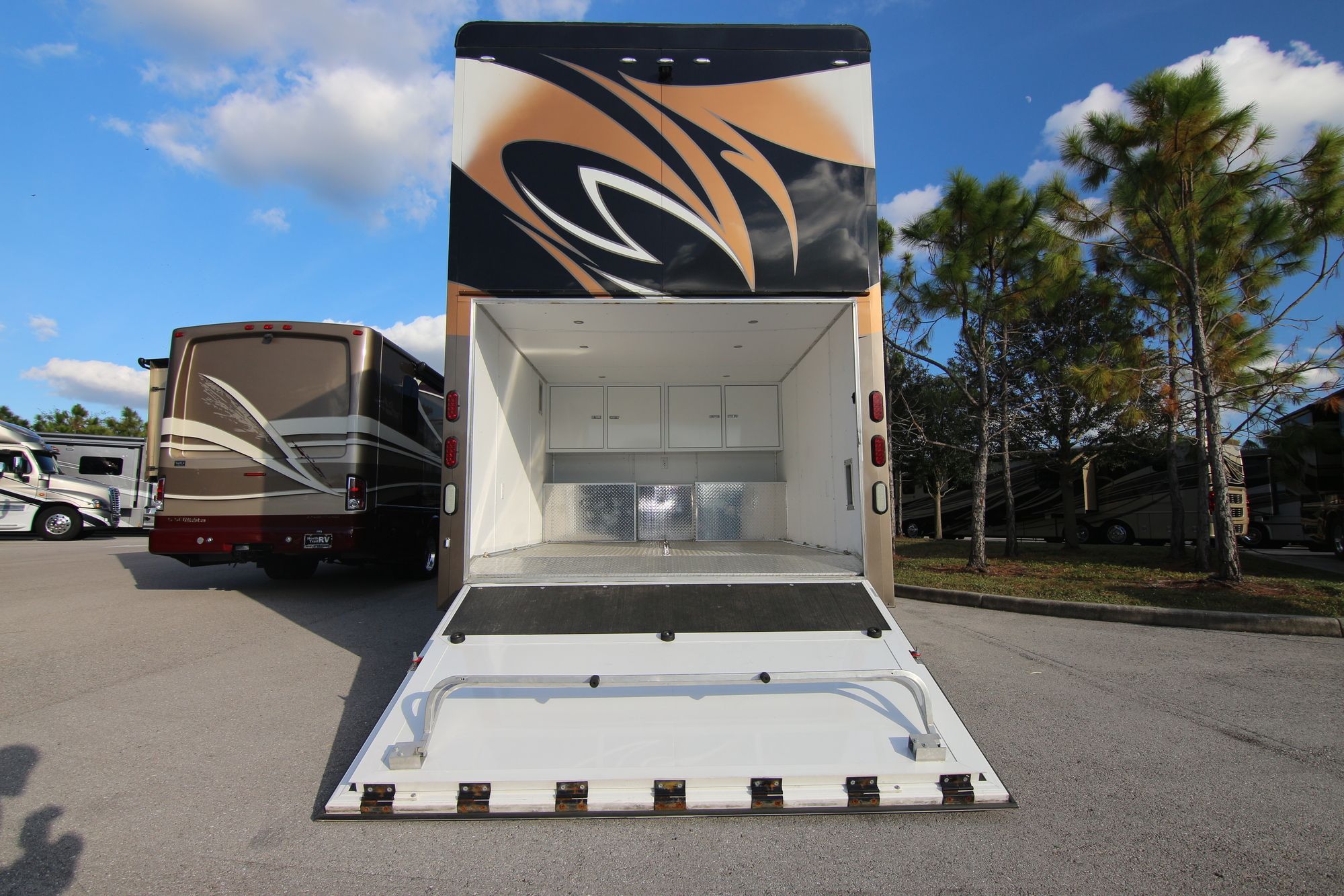 Used 2015 Show Hauler Garage Unit M-26/10GDSSL Super C  For Sale