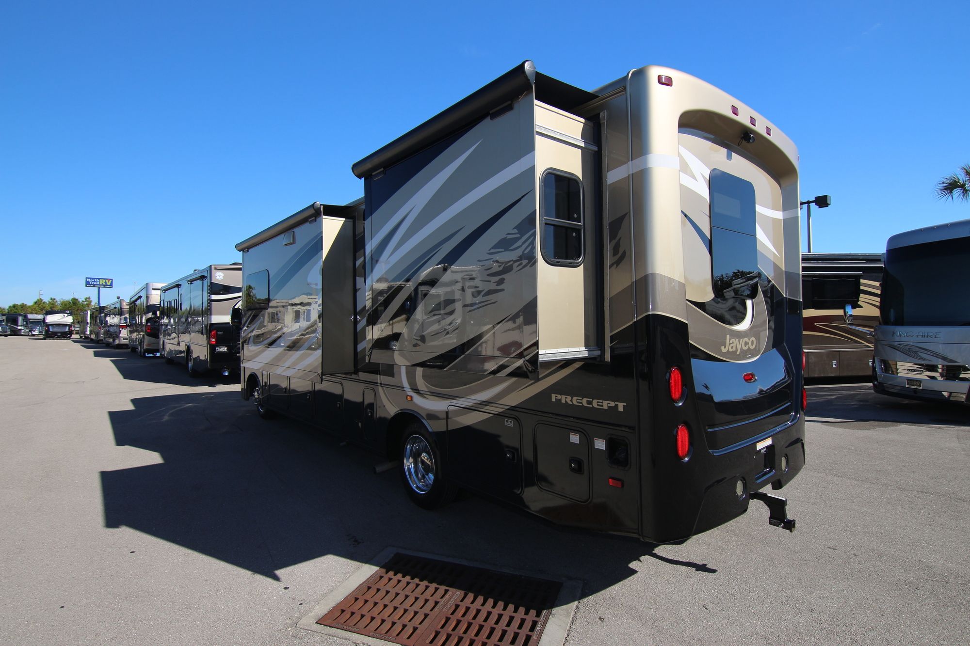 Used 2018 Jayco Precept 31UL Class A  For Sale