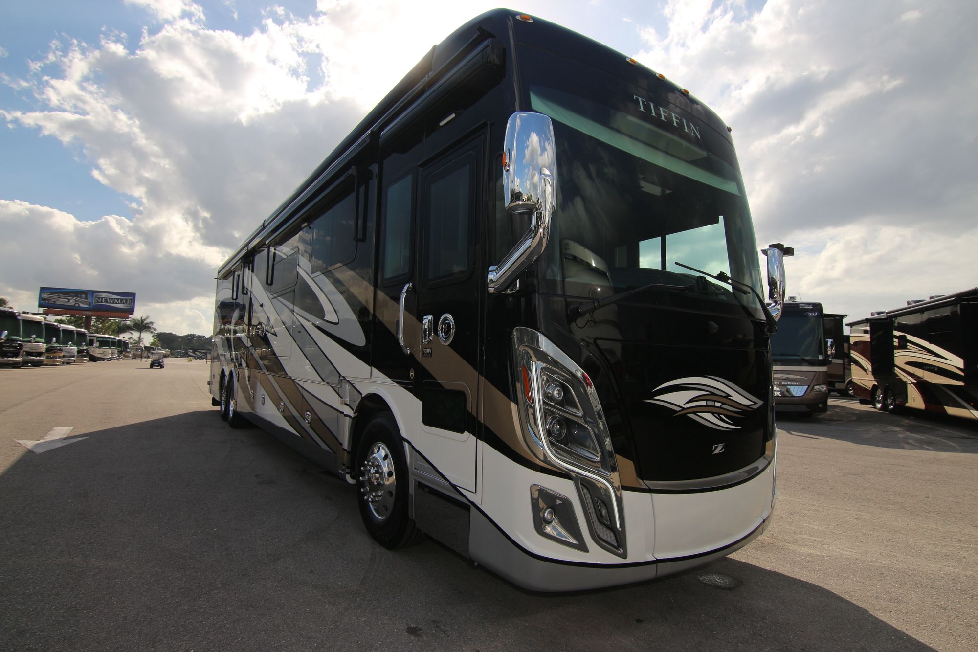 Used 2019 Tiffin Motor Homes Zephyr 45PZ Class A  For Sale