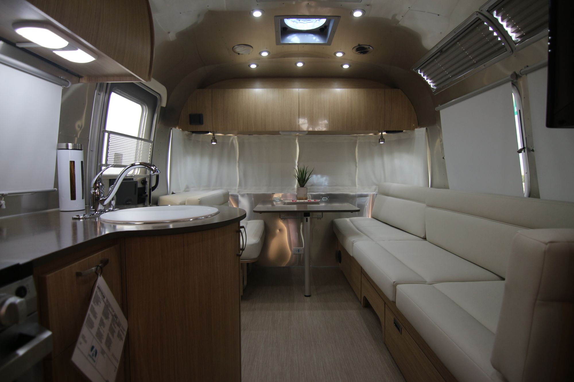 New 2020 Airstream Flying Cloud 25FB Travel Trailer  For Sale