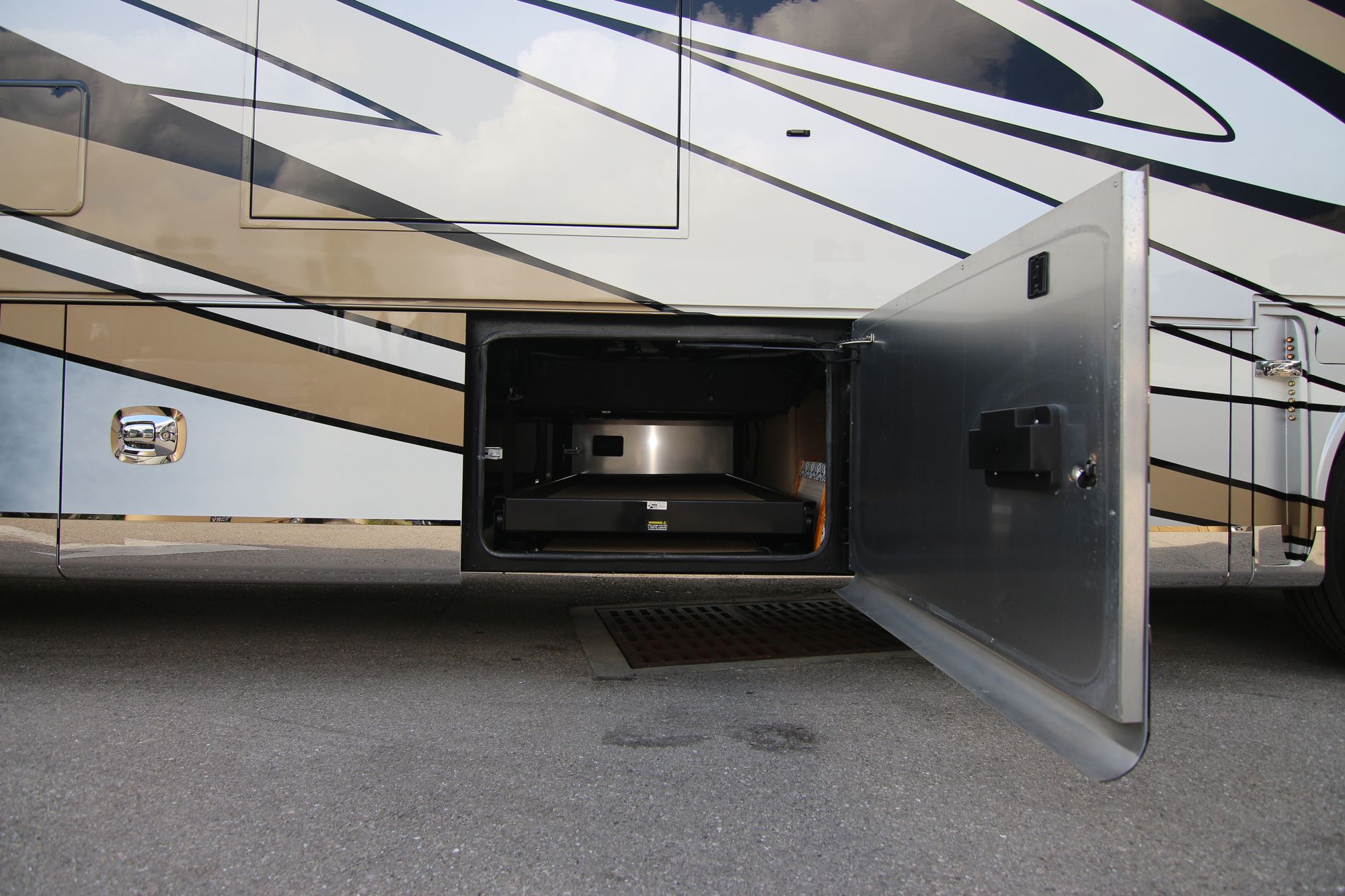 Used 2019 Tiffin Motor Homes Zephyr 45PZ Class A  For Sale