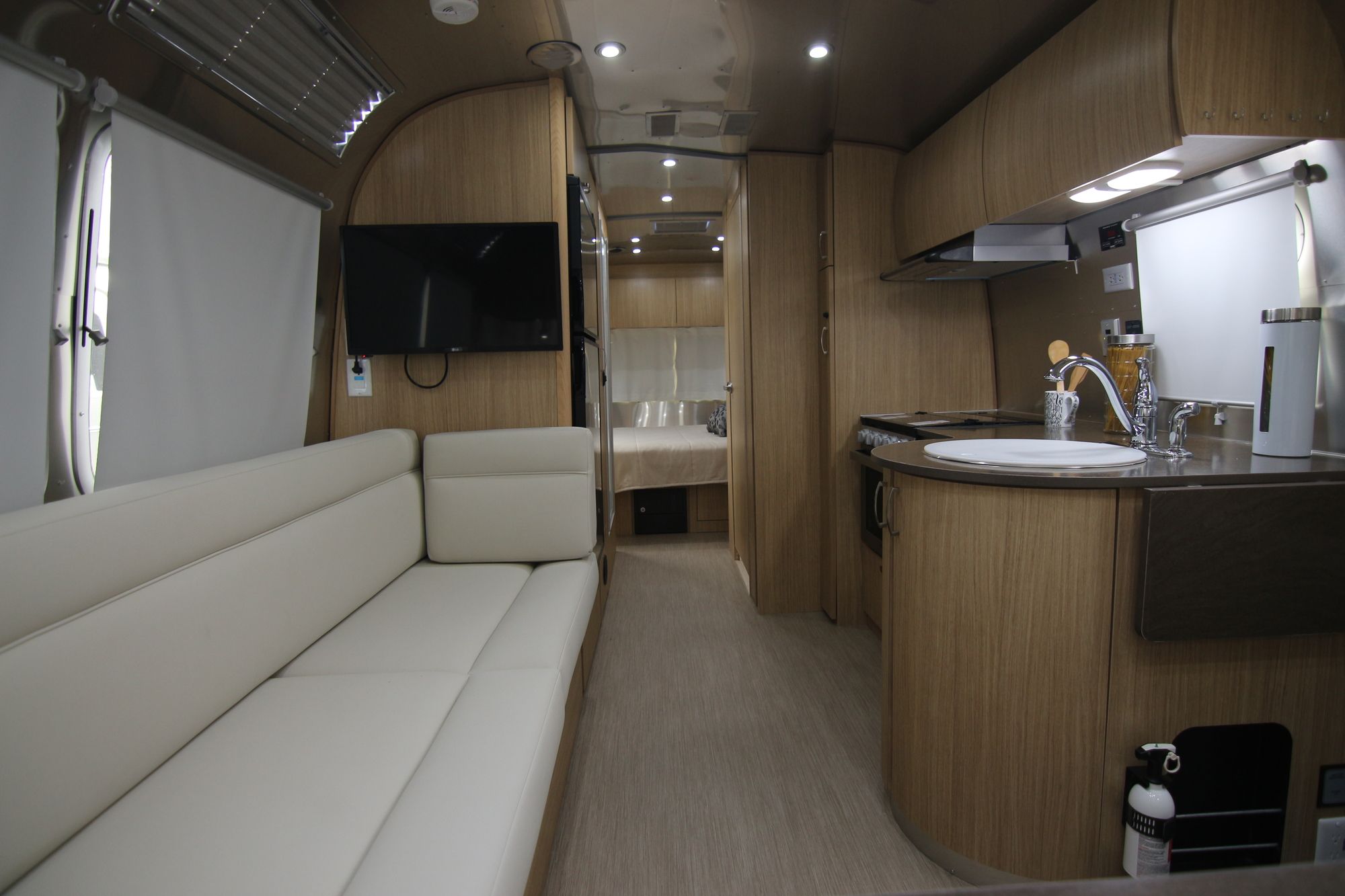 New 2020 Airstream Flying Cloud 25FB Travel Trailer  For Sale