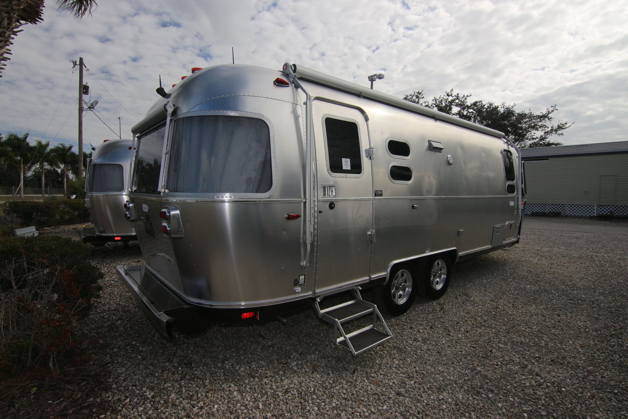 2020 Airstream Flying Cloud 25FB Travel Trailer (Stock# 12842)