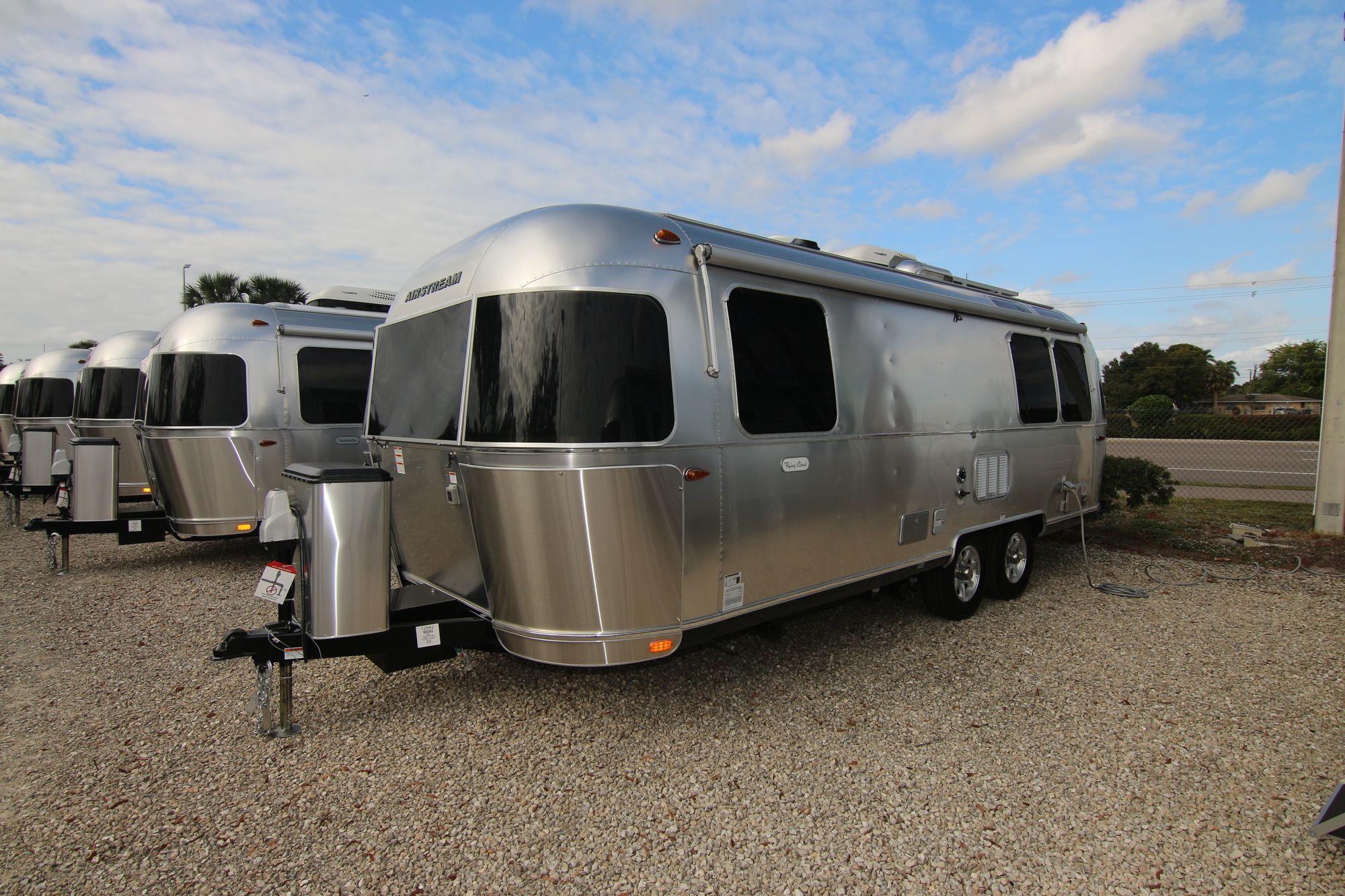 New 2020 Airstream Flying Cloud 25FB Travel Trailer  For Sale