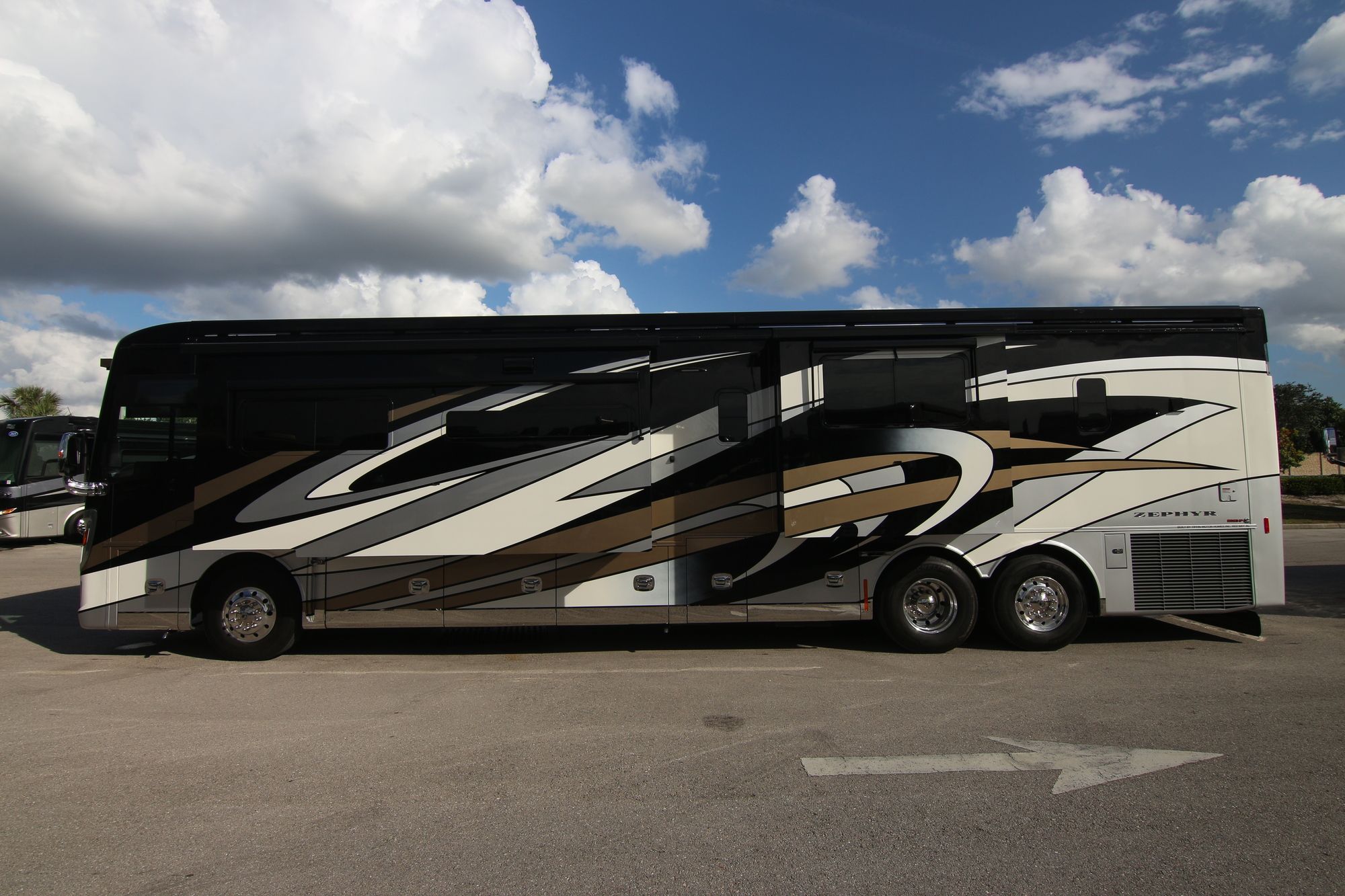 Used 2019 Tiffin Motor Homes Zephyr 45PZ Class A  For Sale