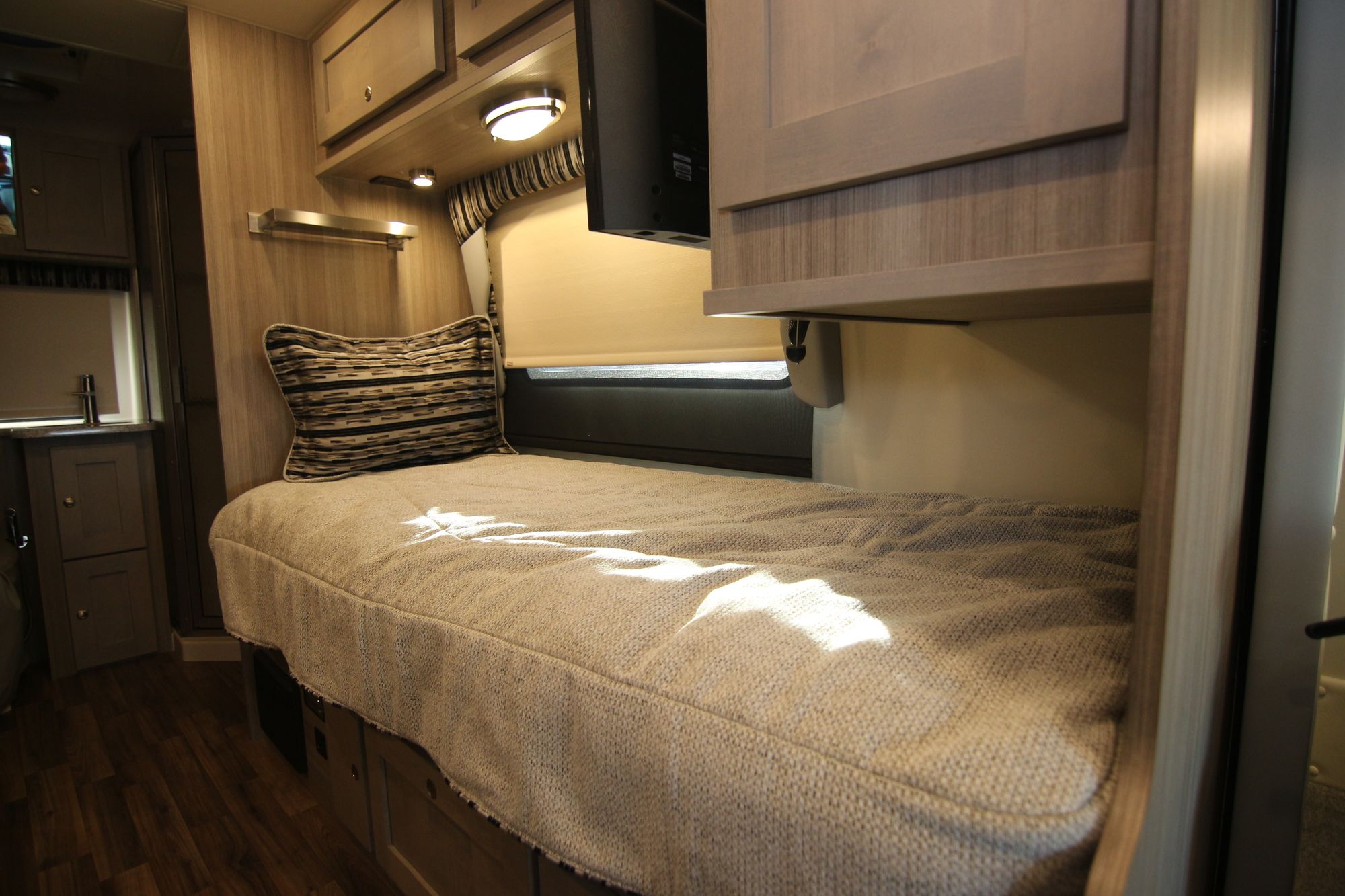 Used 2020 Coach House Platinum 261XL Class B  For Sale