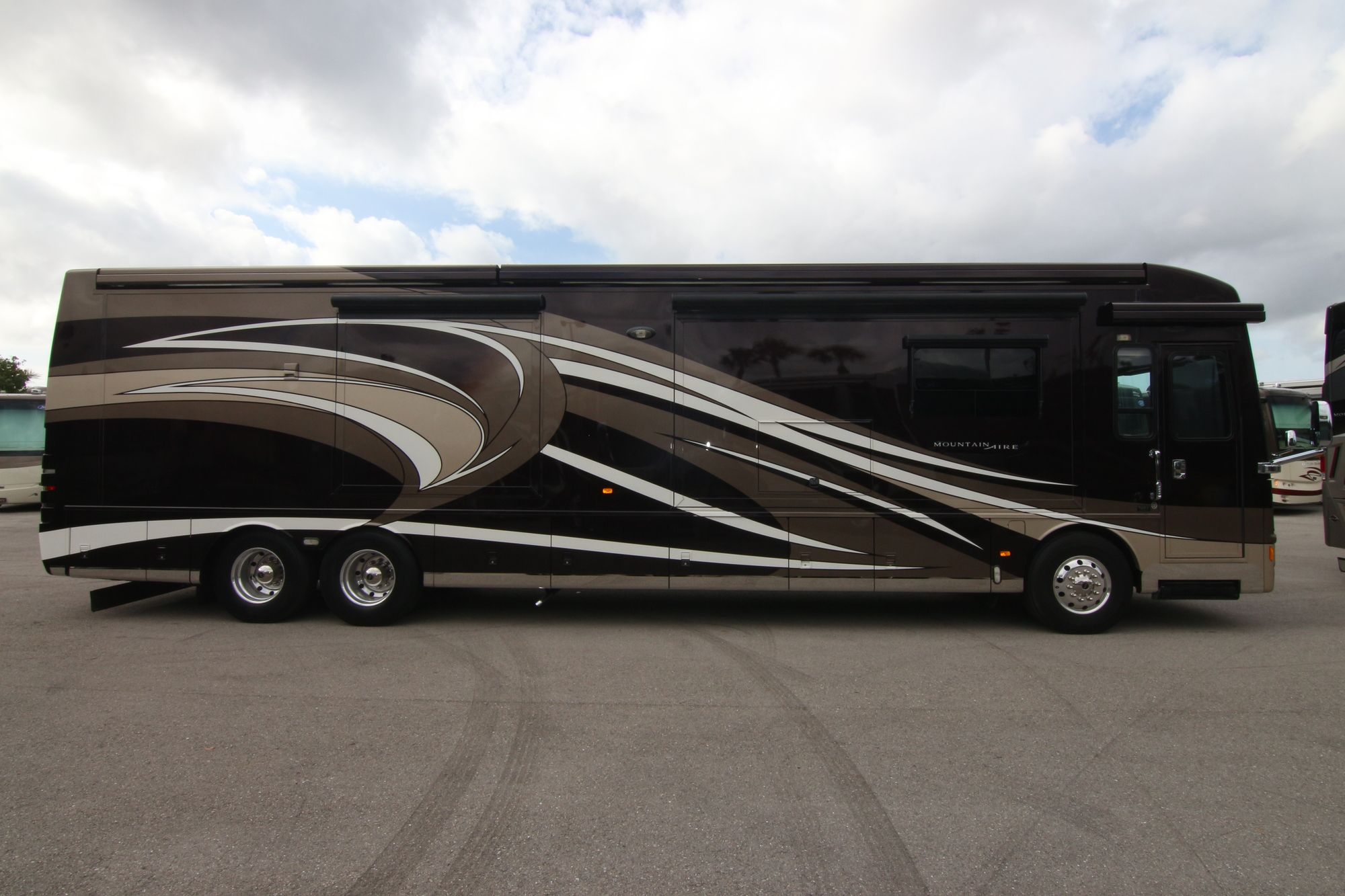 Used 2014 Newmar Mountain Aire 4369 Class A  For Sale