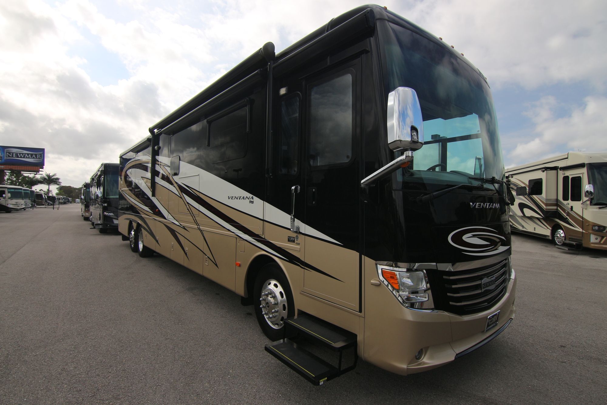 Used 2017 Newmar Ventana 4369 Class A  For Sale