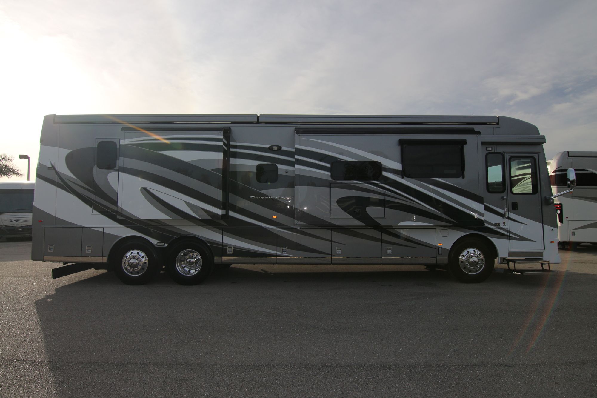 Used 2019 Newmar Dutch Star 4018 Class A  For Sale