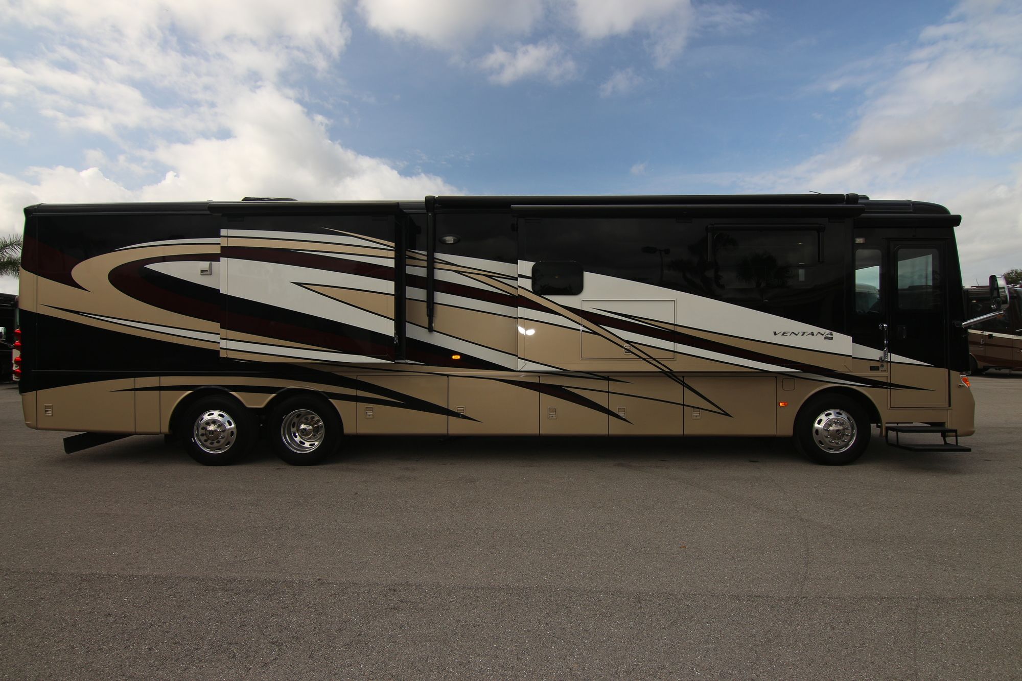 Used 2017 Newmar Ventana 4369 Class A  For Sale