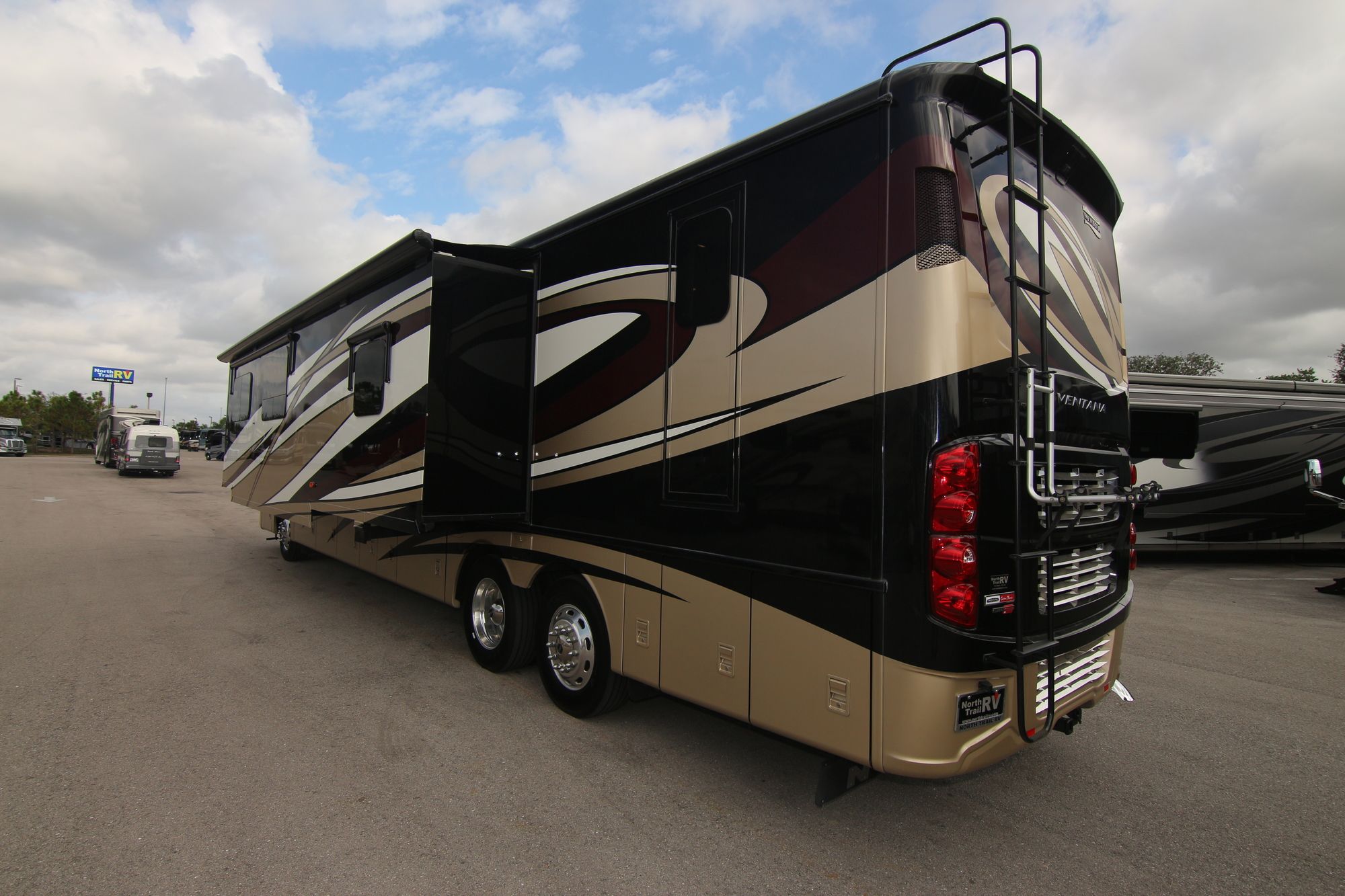 Used 2017 Newmar Ventana 4369 Class A  For Sale