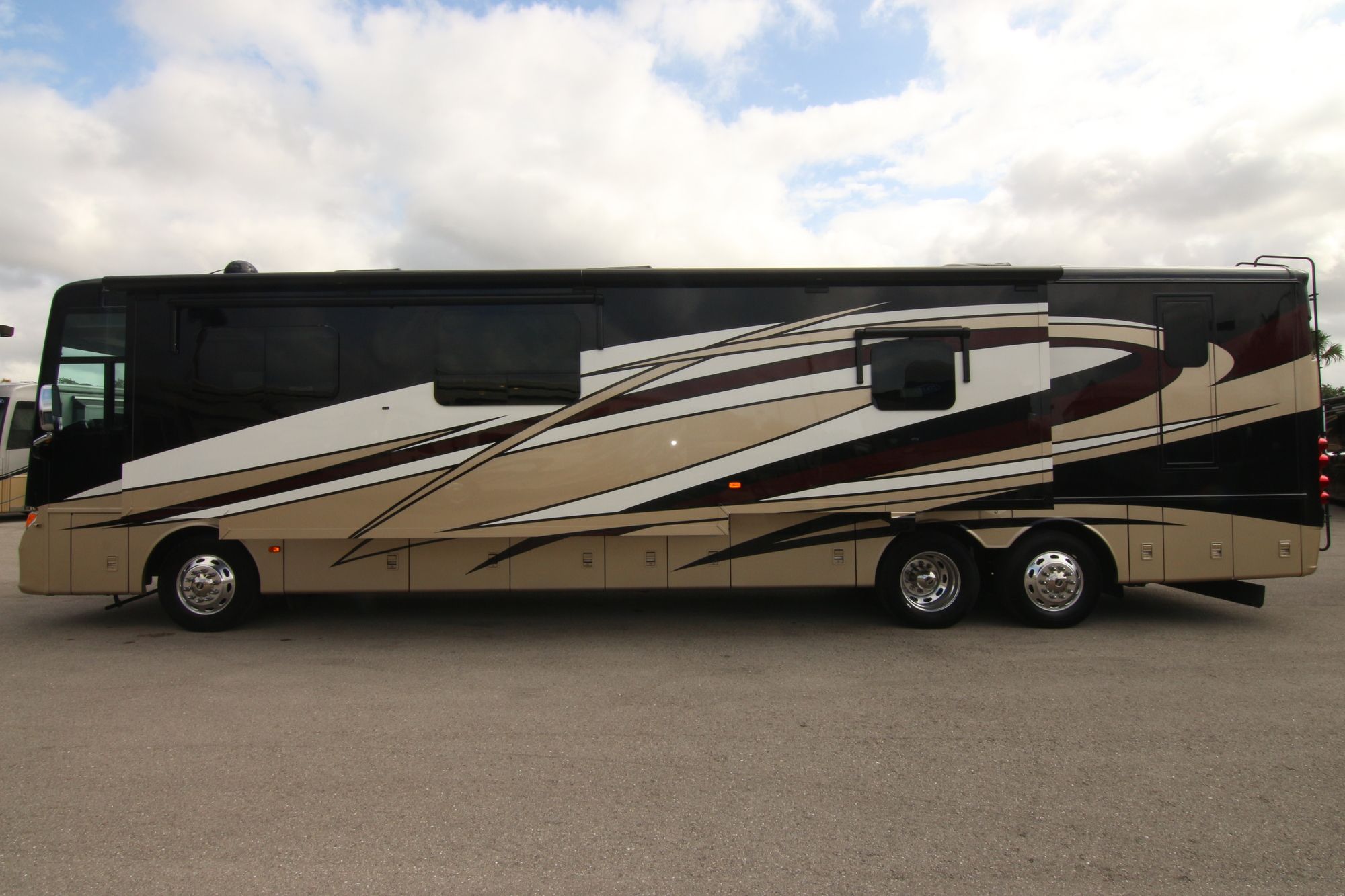 Used 2017 Newmar Ventana 4369 Class A  For Sale