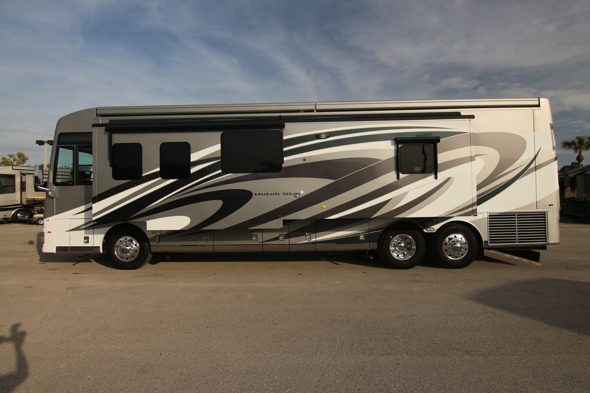 Used 2019 Newmar Dutch Star 4018 Class A  For Sale