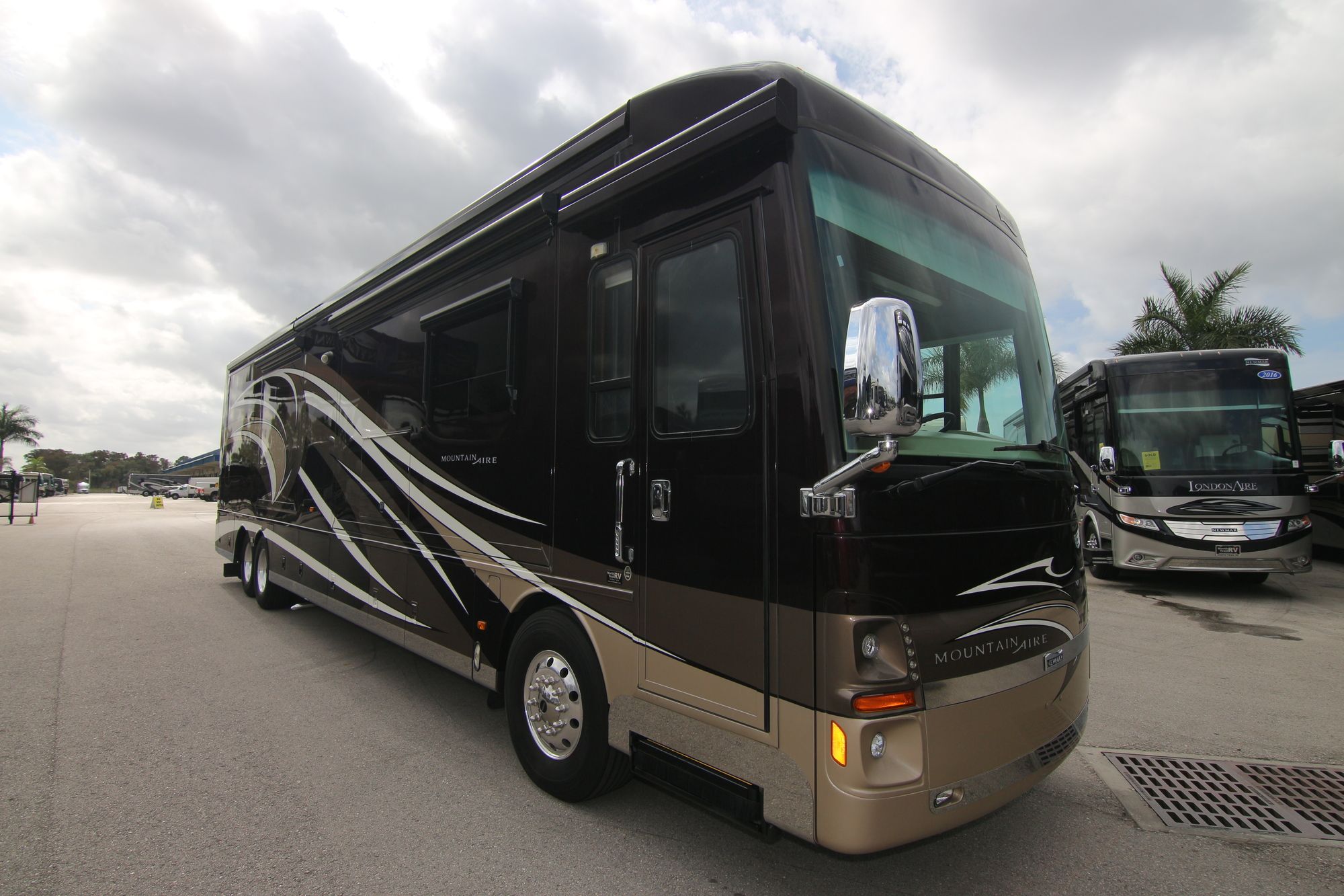 Used 2014 Newmar Mountain Aire 4369 Class A  For Sale