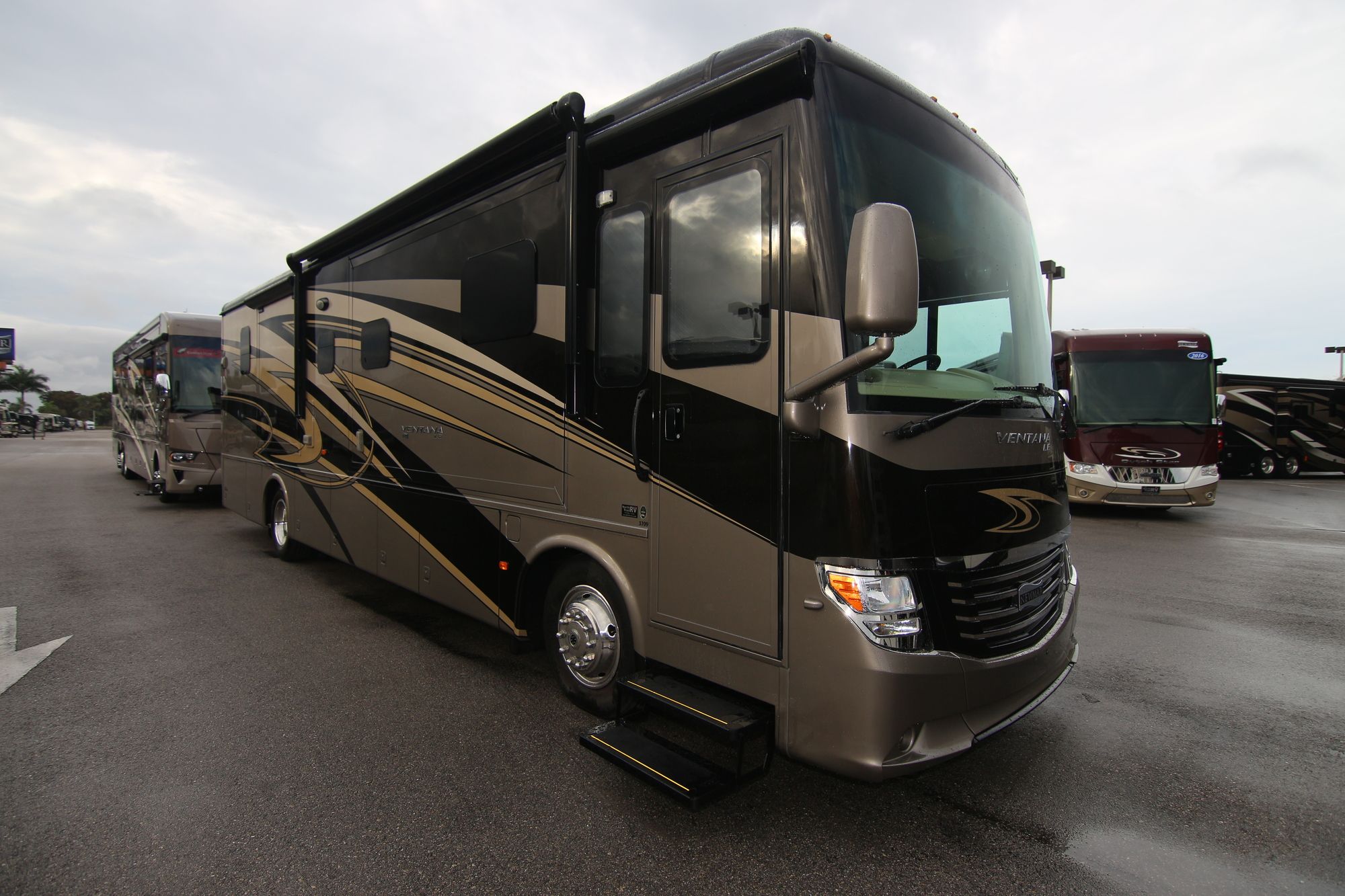 Used 2016 Newmar Ventana Le 3709 Class A  For Sale