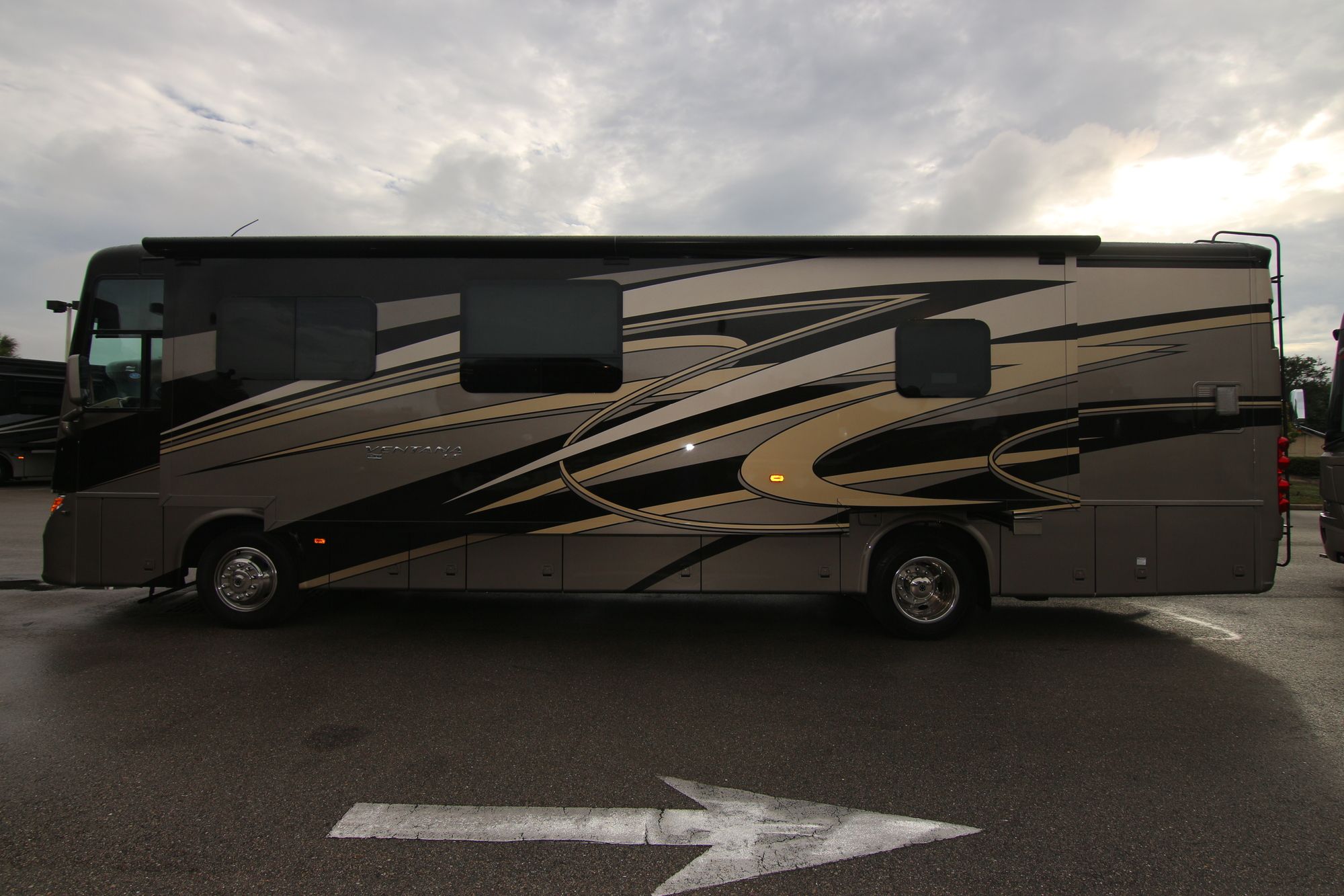 Used 2016 Newmar Ventana Le 3709 Class A  For Sale