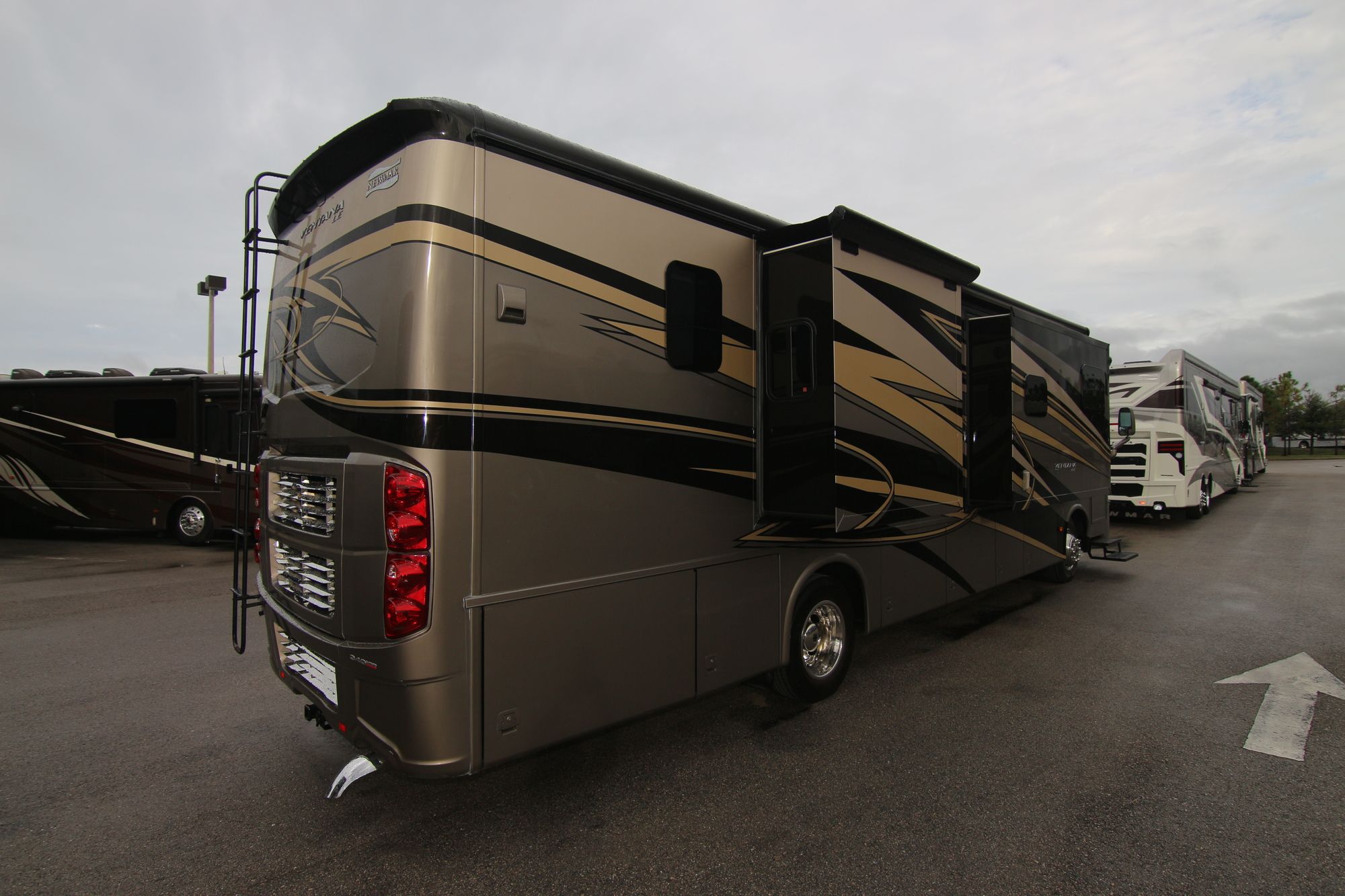 Used 2016 Newmar Ventana Le 3709 Class A  For Sale