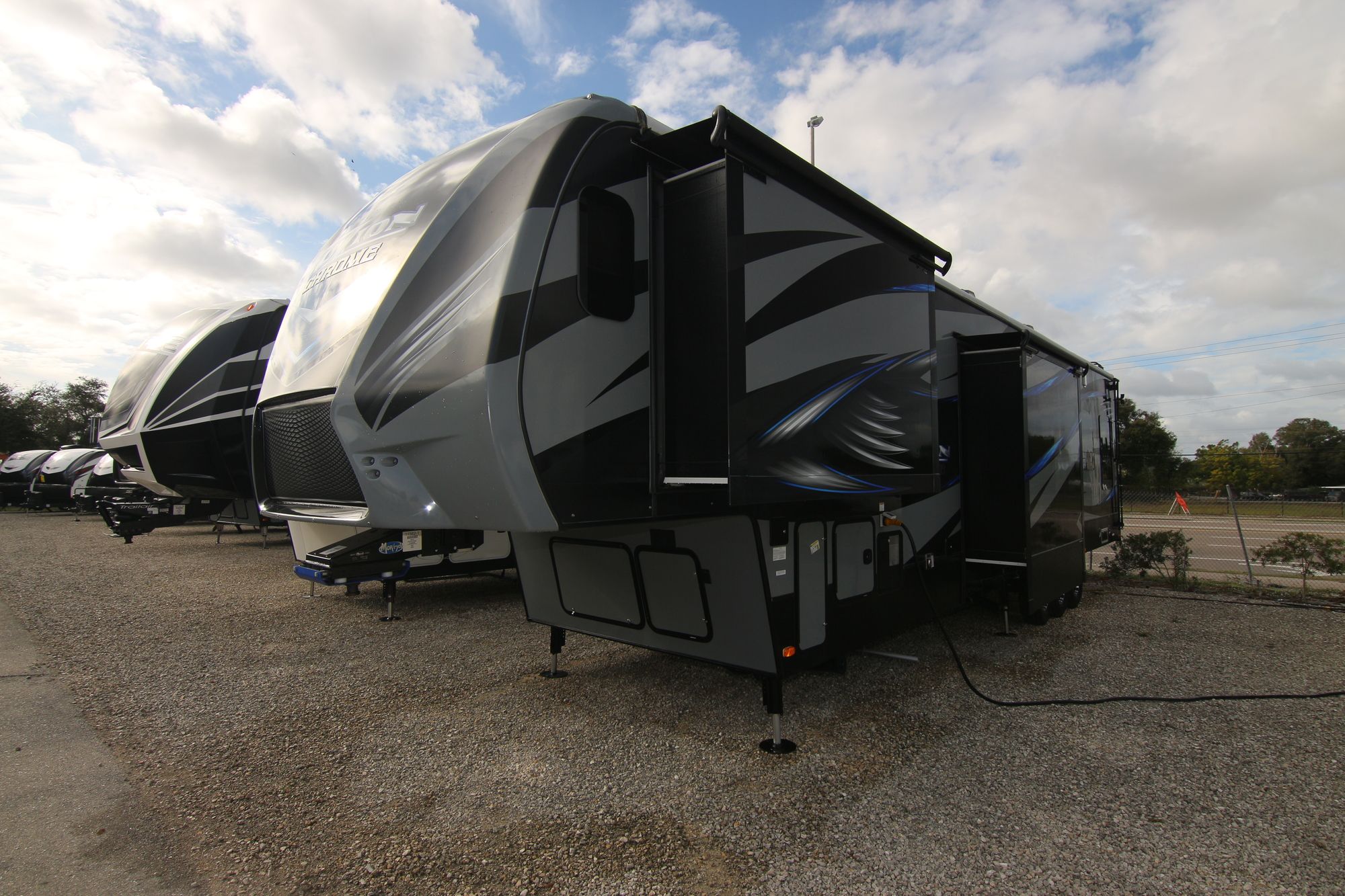 Used 2015 Keystone Fuzion 422 Fifth Wheel  For Sale