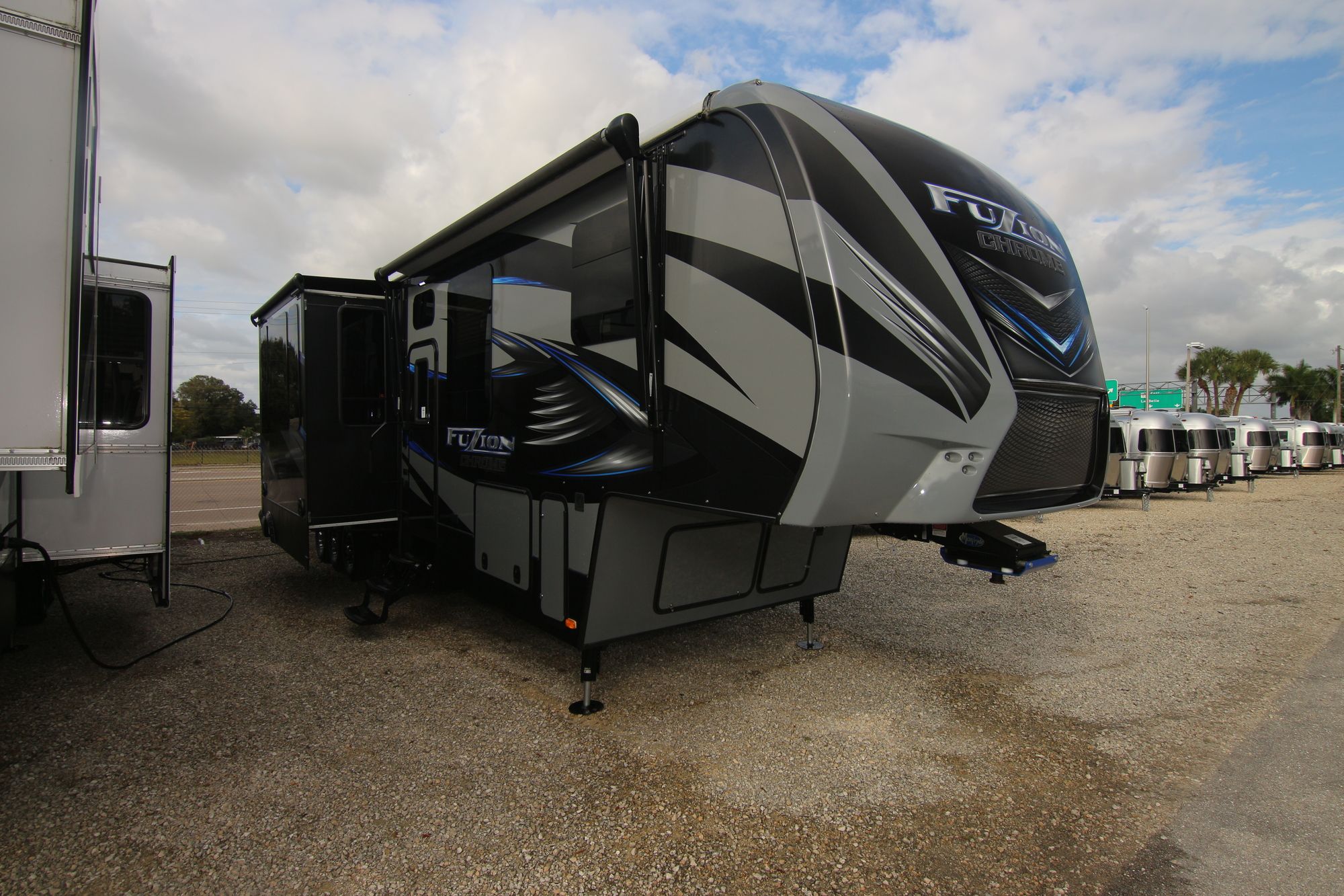 Used 2015 Keystone Fuzion 422 Fifth Wheel  For Sale