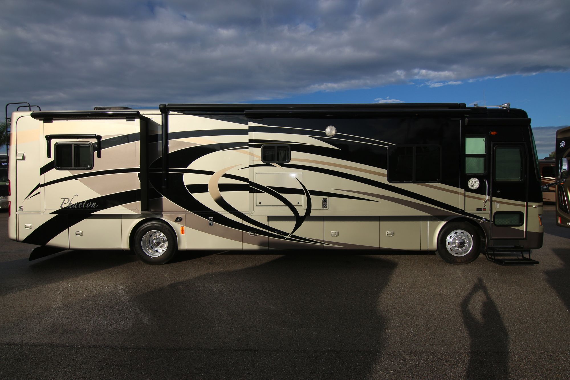 Used 2008 Tiffin Motor Homes Phaeton 40QSH Class A  For Sale