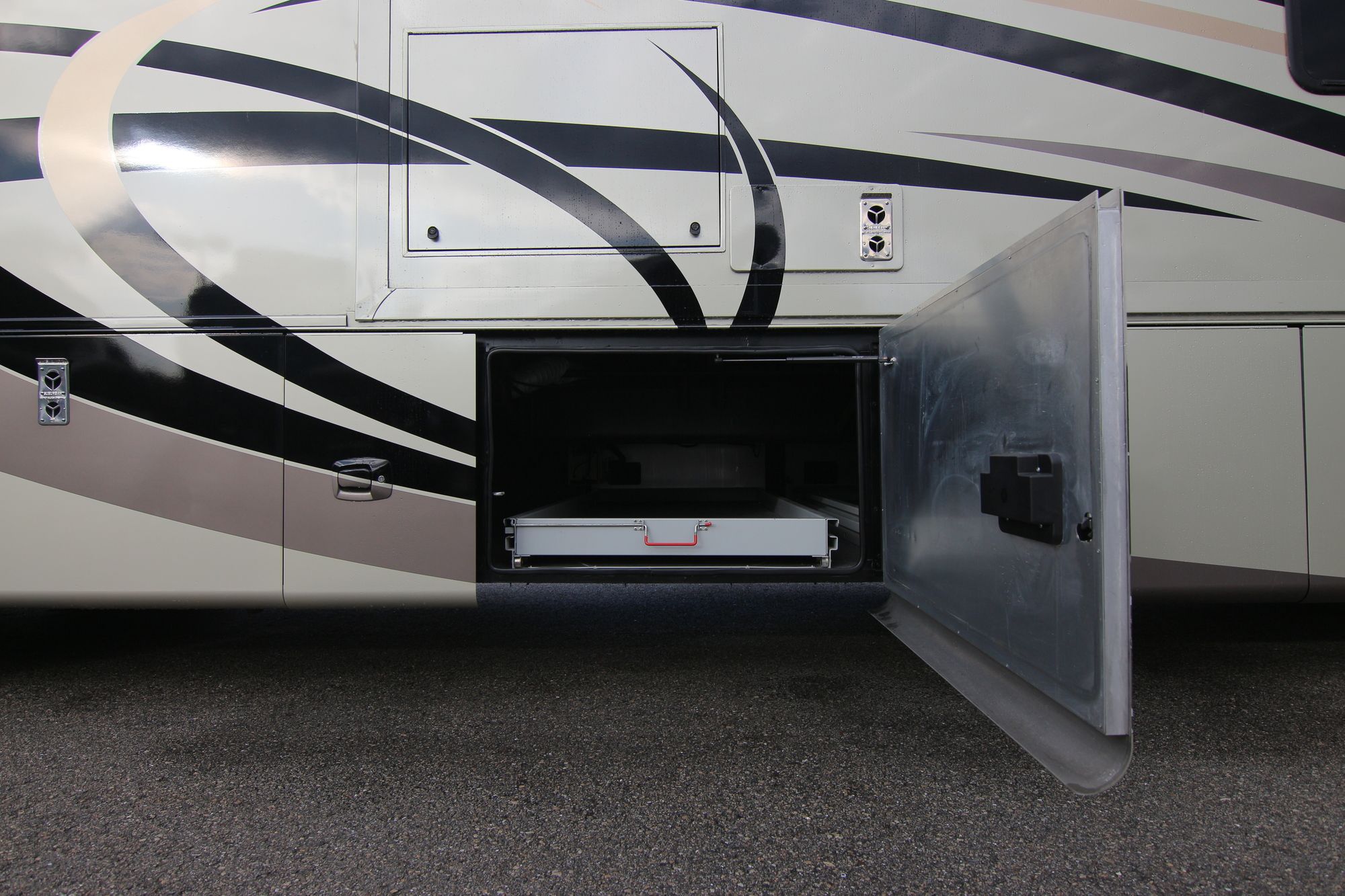 Used 2008 Tiffin Motor Homes Phaeton 40QSH Class A  For Sale