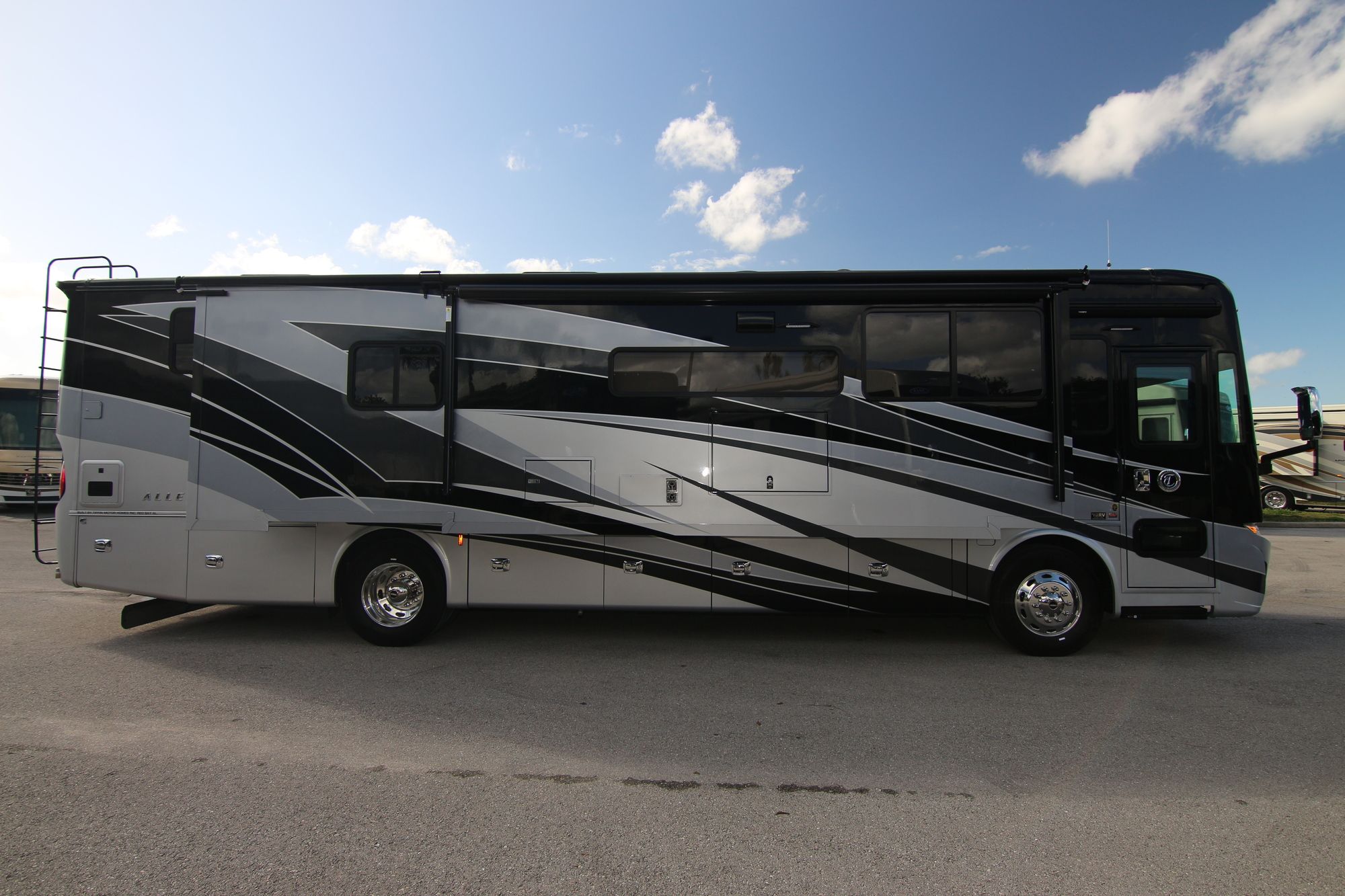 New 2020 Tiffin Motor Homes Allegro Red 37BA Class A  For Sale
