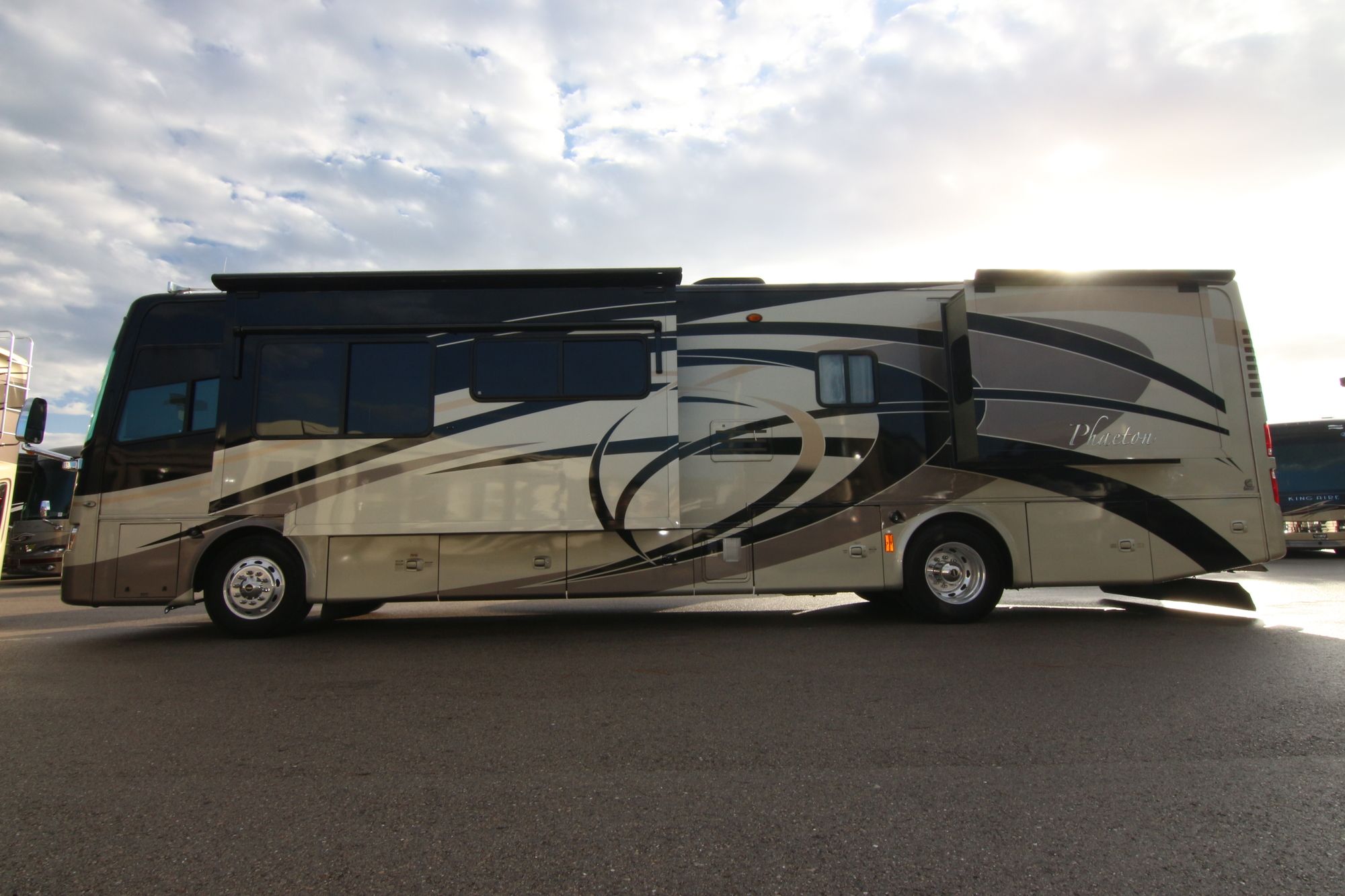 Used 2008 Tiffin Motor Homes Phaeton 40QSH Class A  For Sale