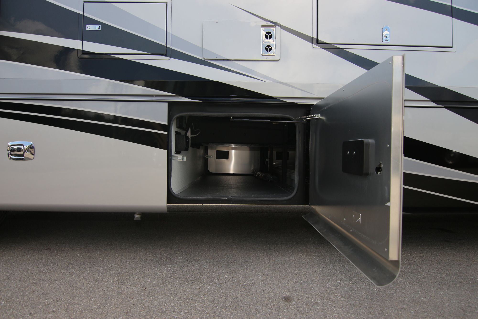 New 2020 Tiffin Motor Homes Allegro Red 37BA Class A  For Sale