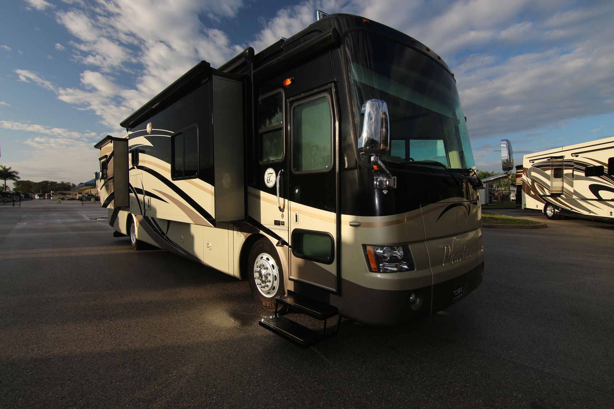 Used 2008 Tiffin Motor Homes Phaeton 40QSH Class A  For Sale