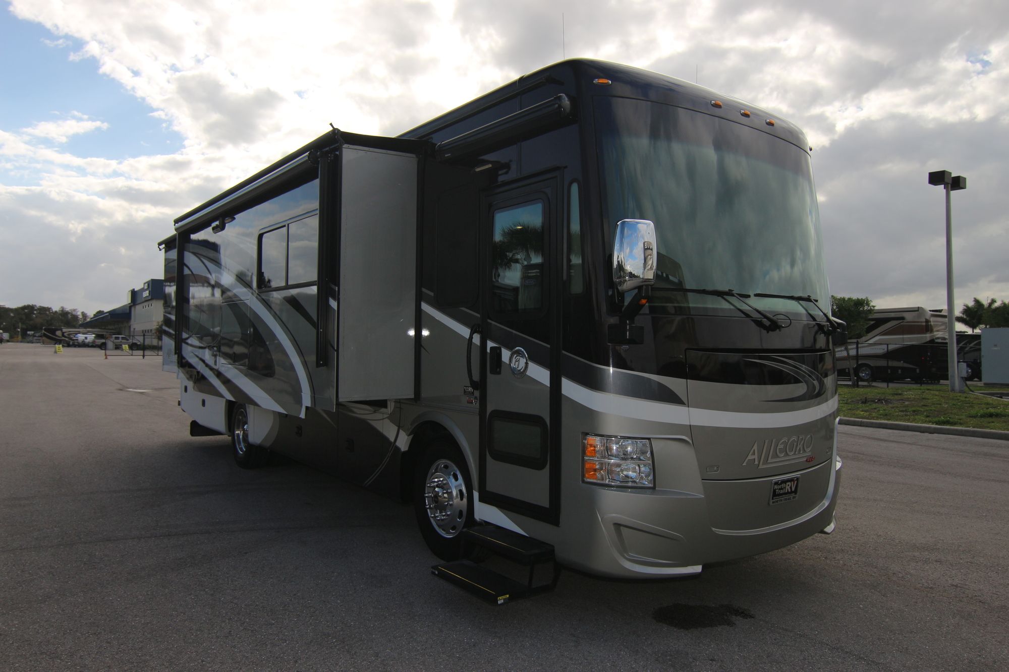 Used 2017 Tiffin Motor Homes Allegro Red 33AA Class A  For Sale