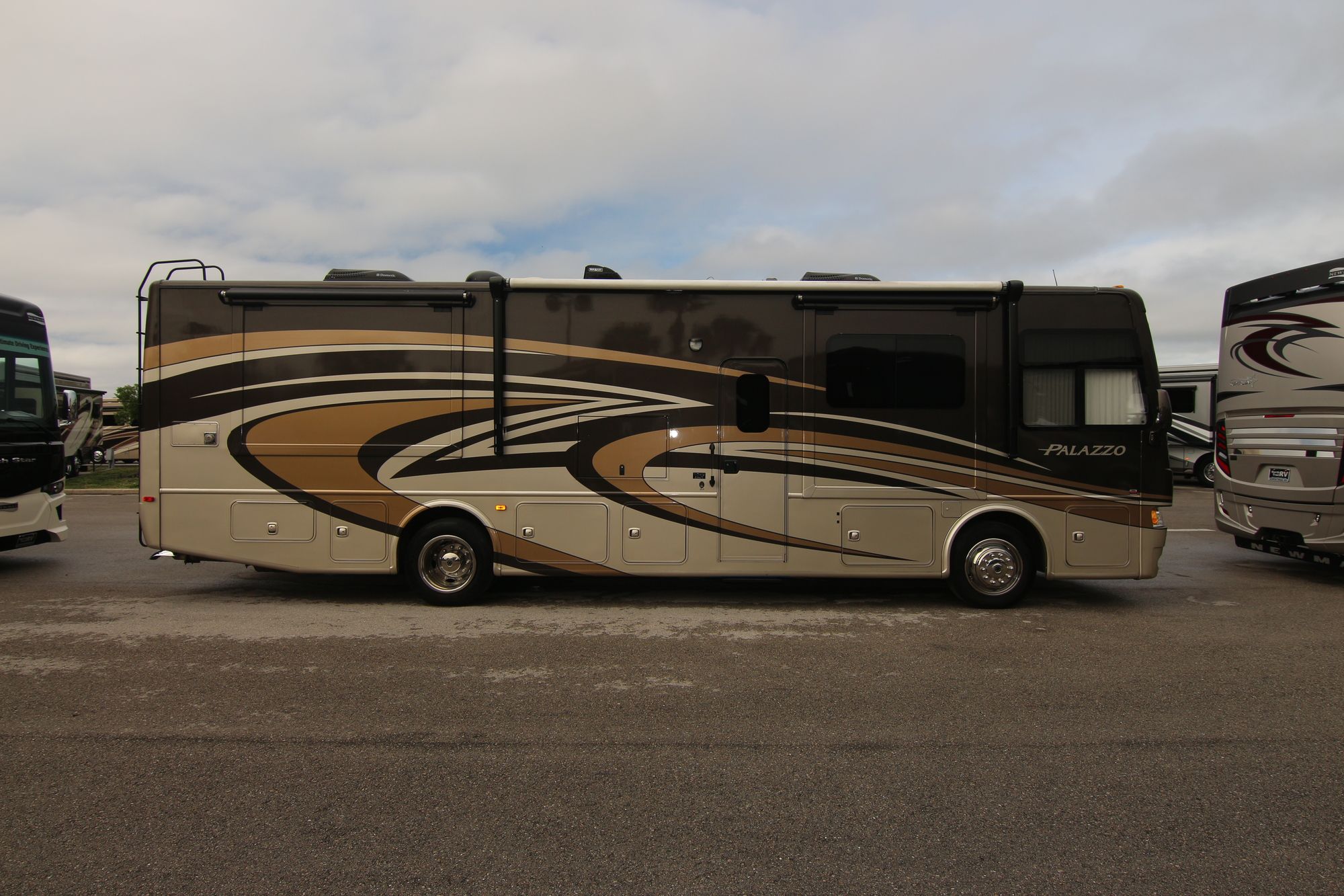 Used 2015 Thor Palazzo 35.1 Class A  For Sale