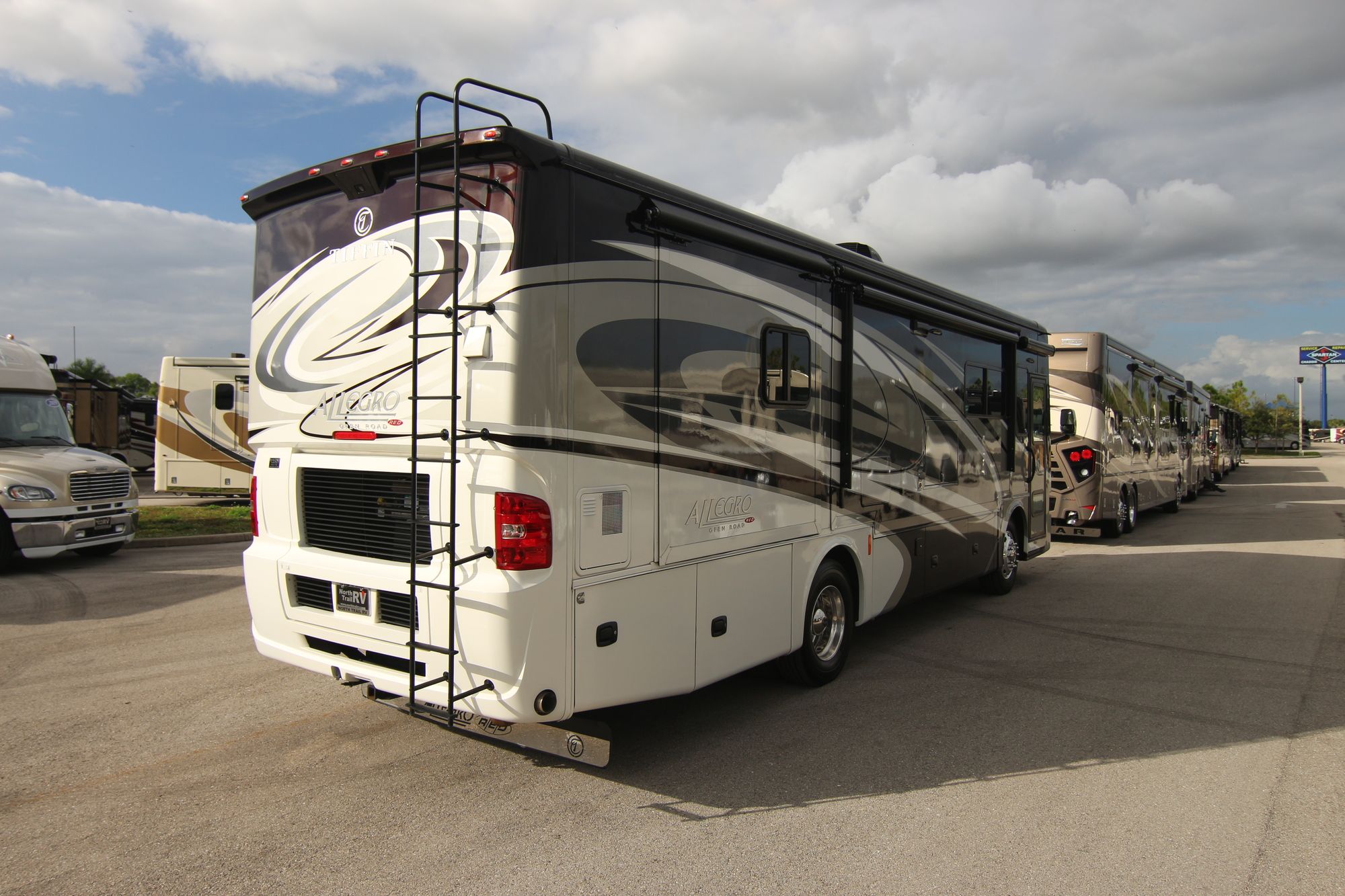 Used 2017 Tiffin Motor Homes Allegro Red 33AA Class A  For Sale