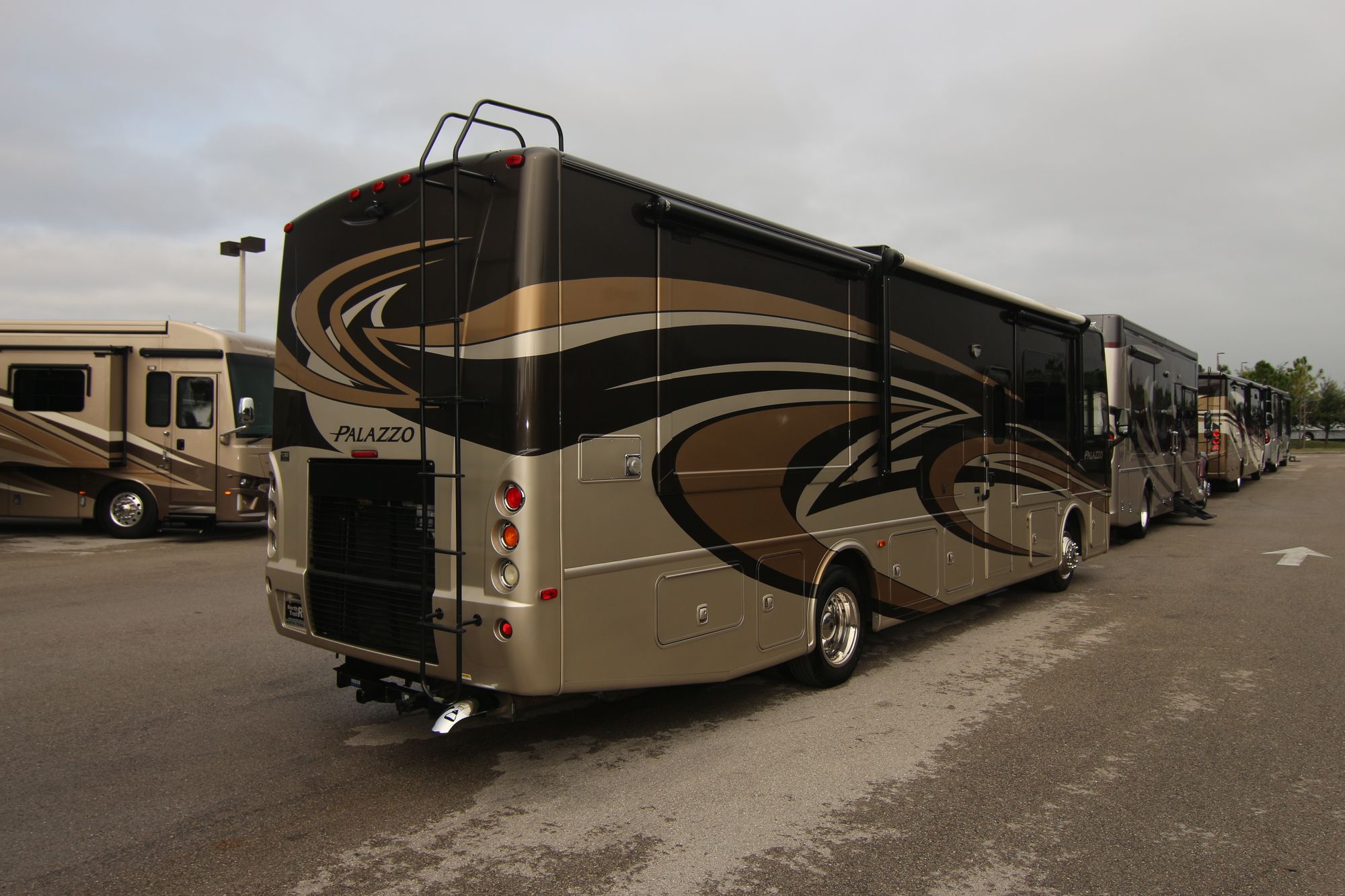 Used 2015 Thor Palazzo 35.1 Class A  For Sale