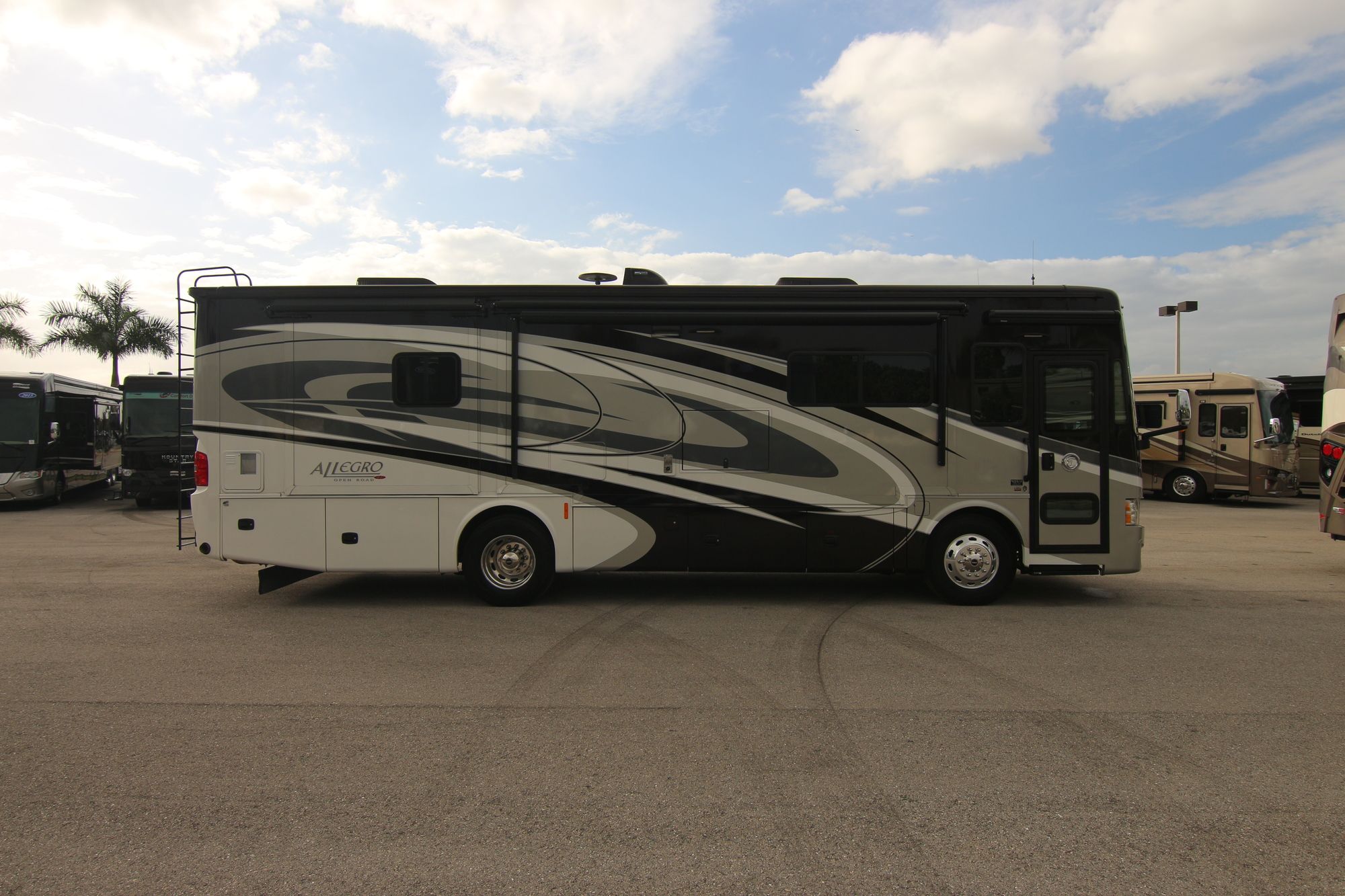 Used 2017 Tiffin Motor Homes Allegro Red 33AA Class A  For Sale