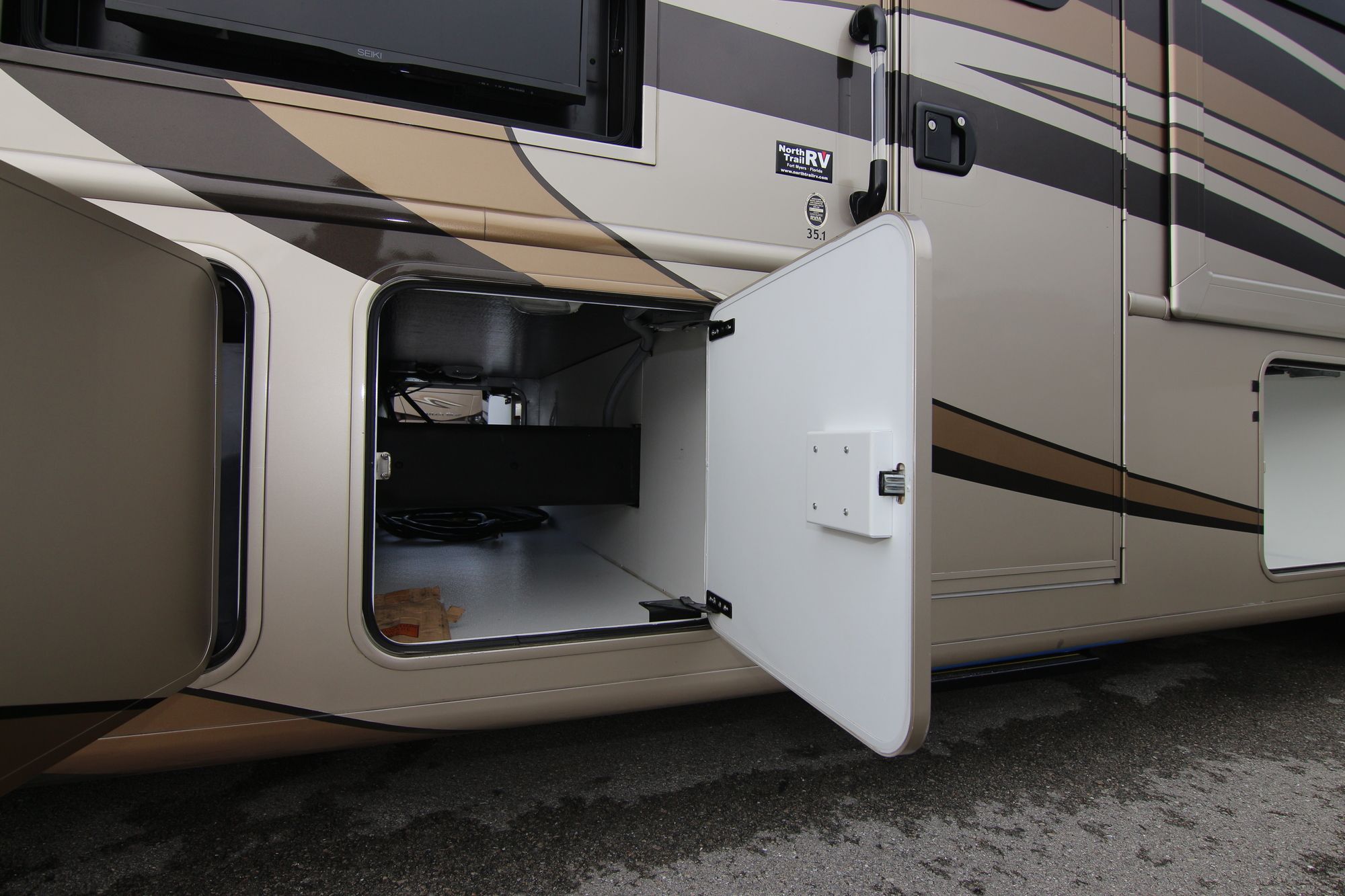 Used 2015 Thor Palazzo 35.1 Class A  For Sale