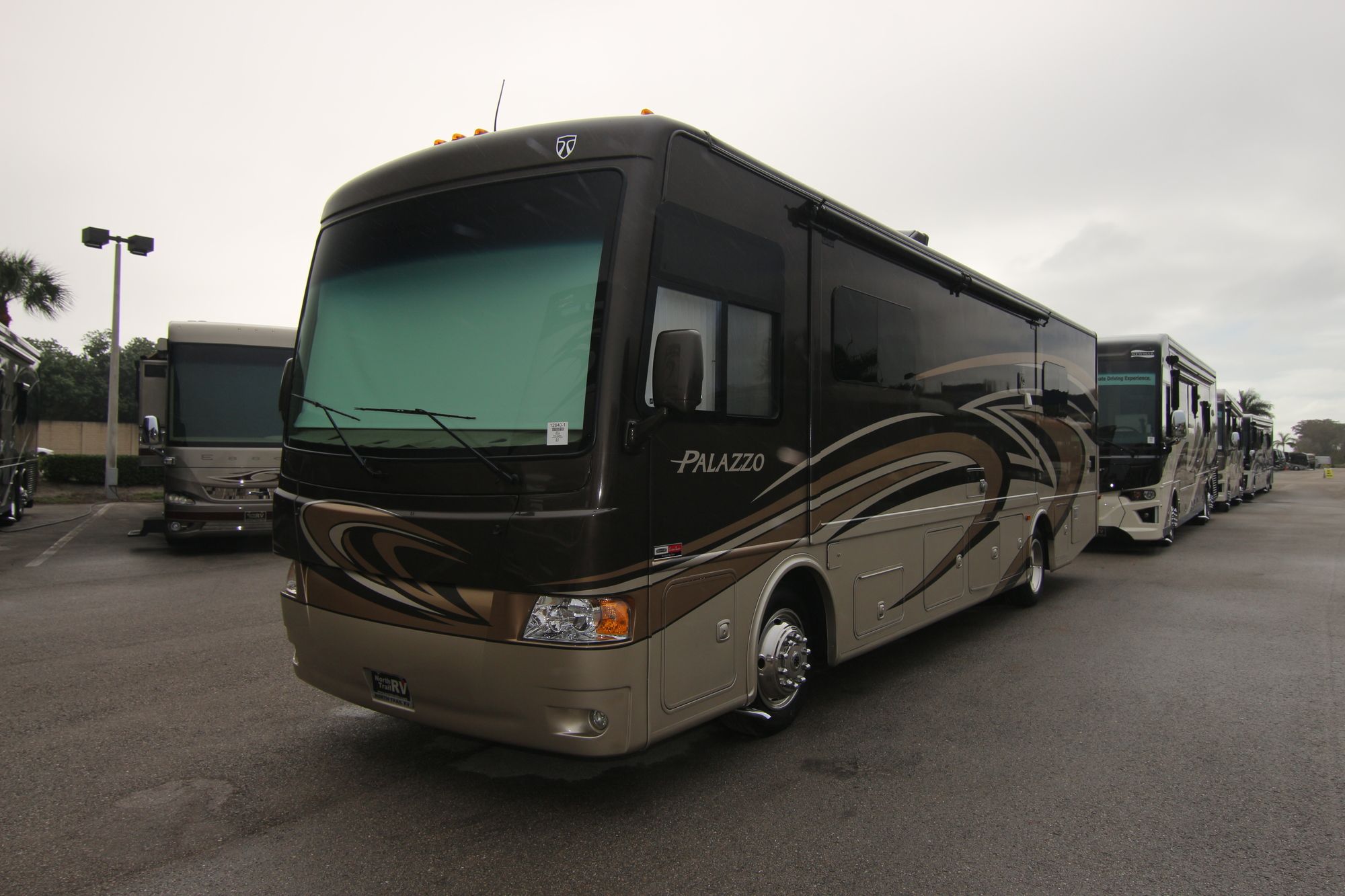 Used 2015 Thor Palazzo 35.1 Class A  For Sale