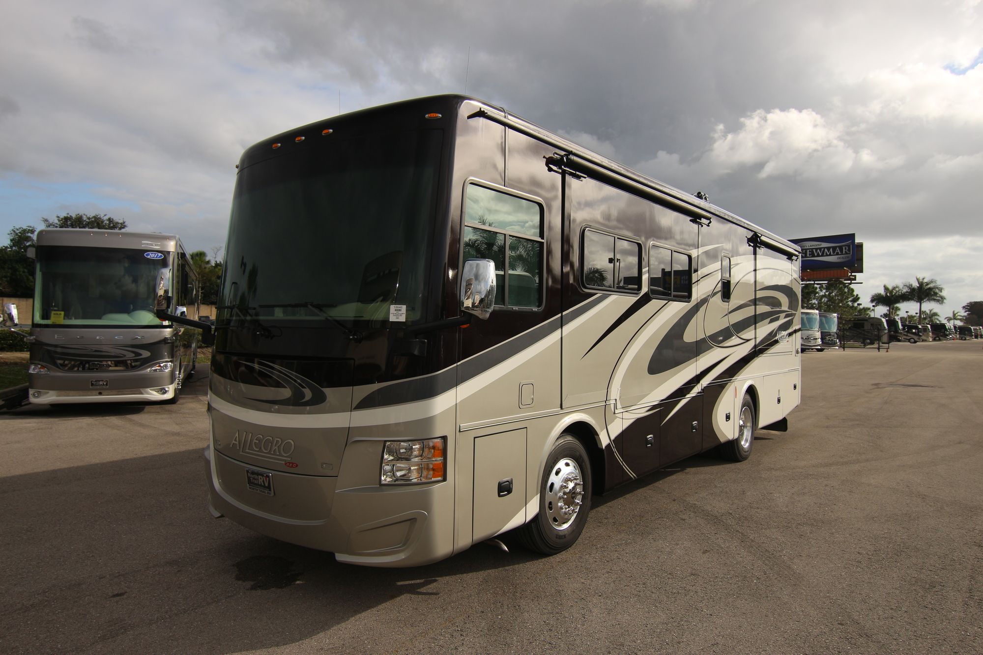 Used 2017 Tiffin Motor Homes Allegro Red 33AA Class A  For Sale