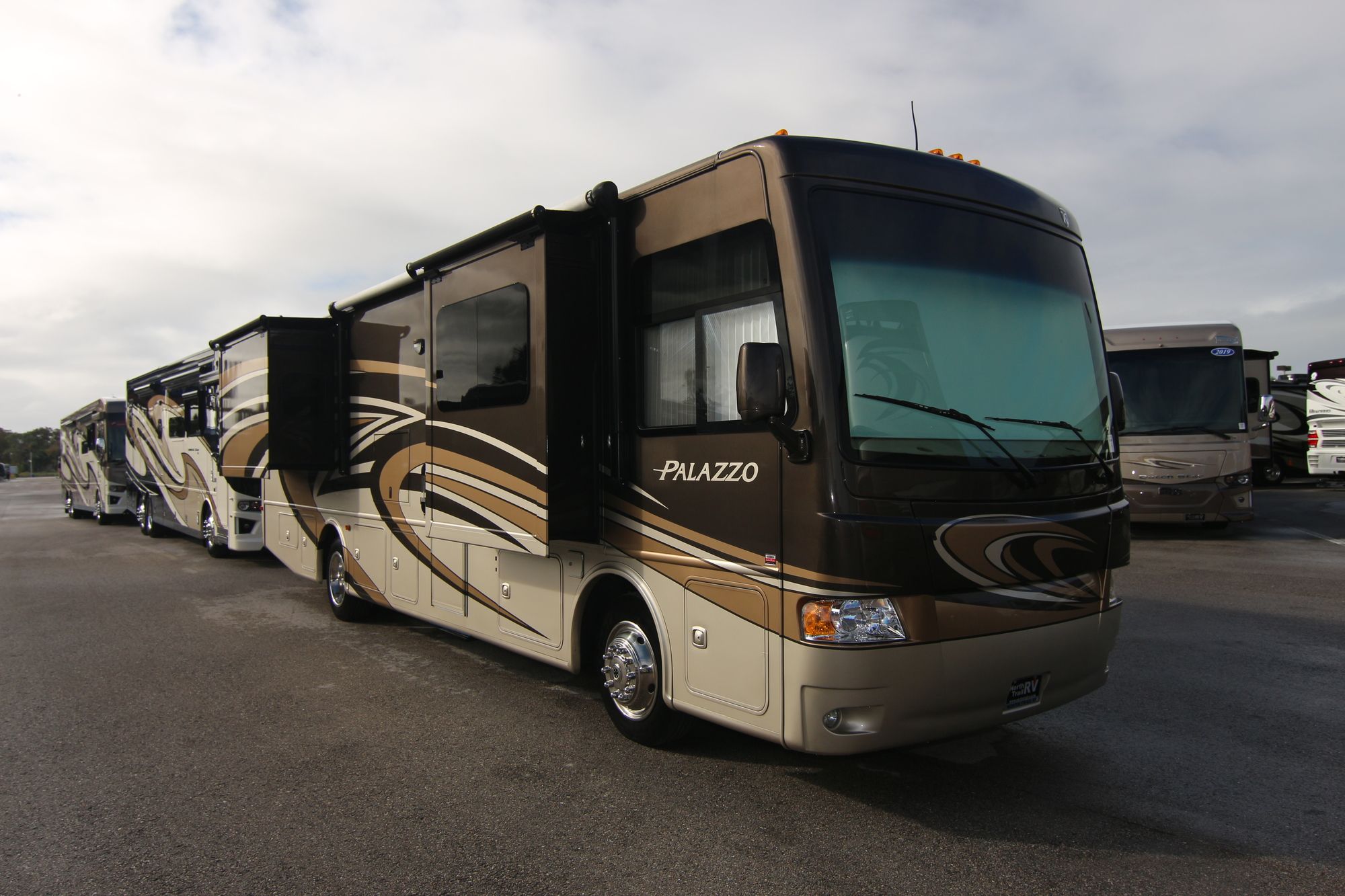 Used 2015 Thor Palazzo 35.1 Class A  For Sale