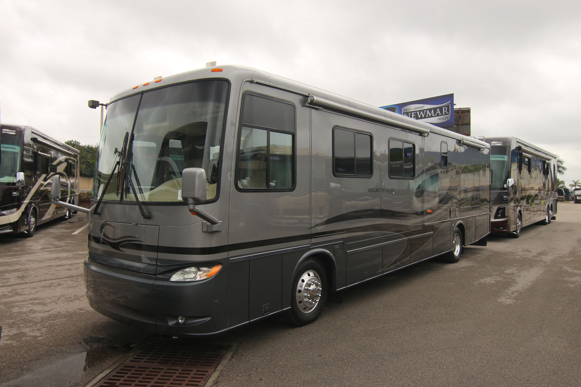 Used 2005 Newmar Kountry Star 3909 Class A  For Sale