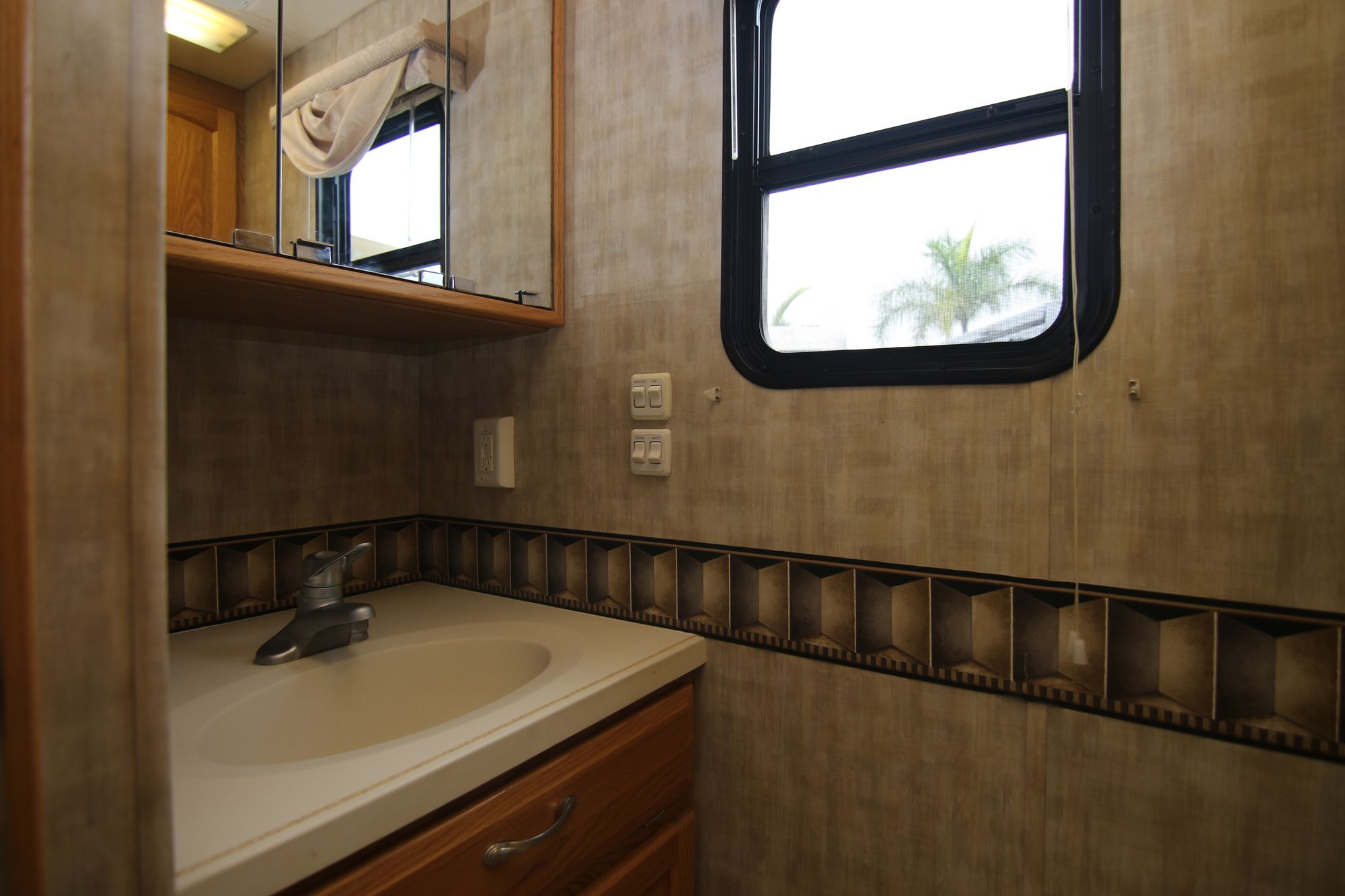 Used 2005 Newmar Kountry Star 3909 Class A  For Sale