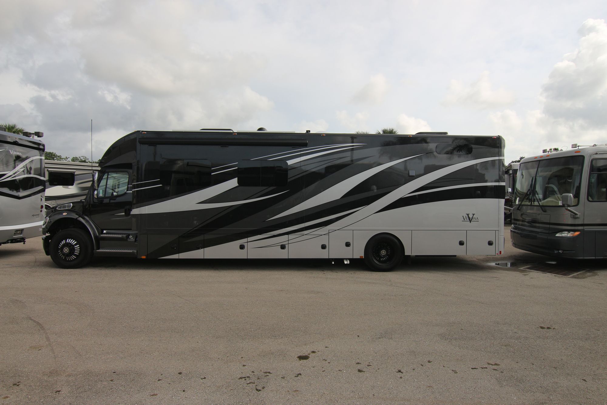 New 2020 Renegade Rv Verona 40VBH Super C  For Sale