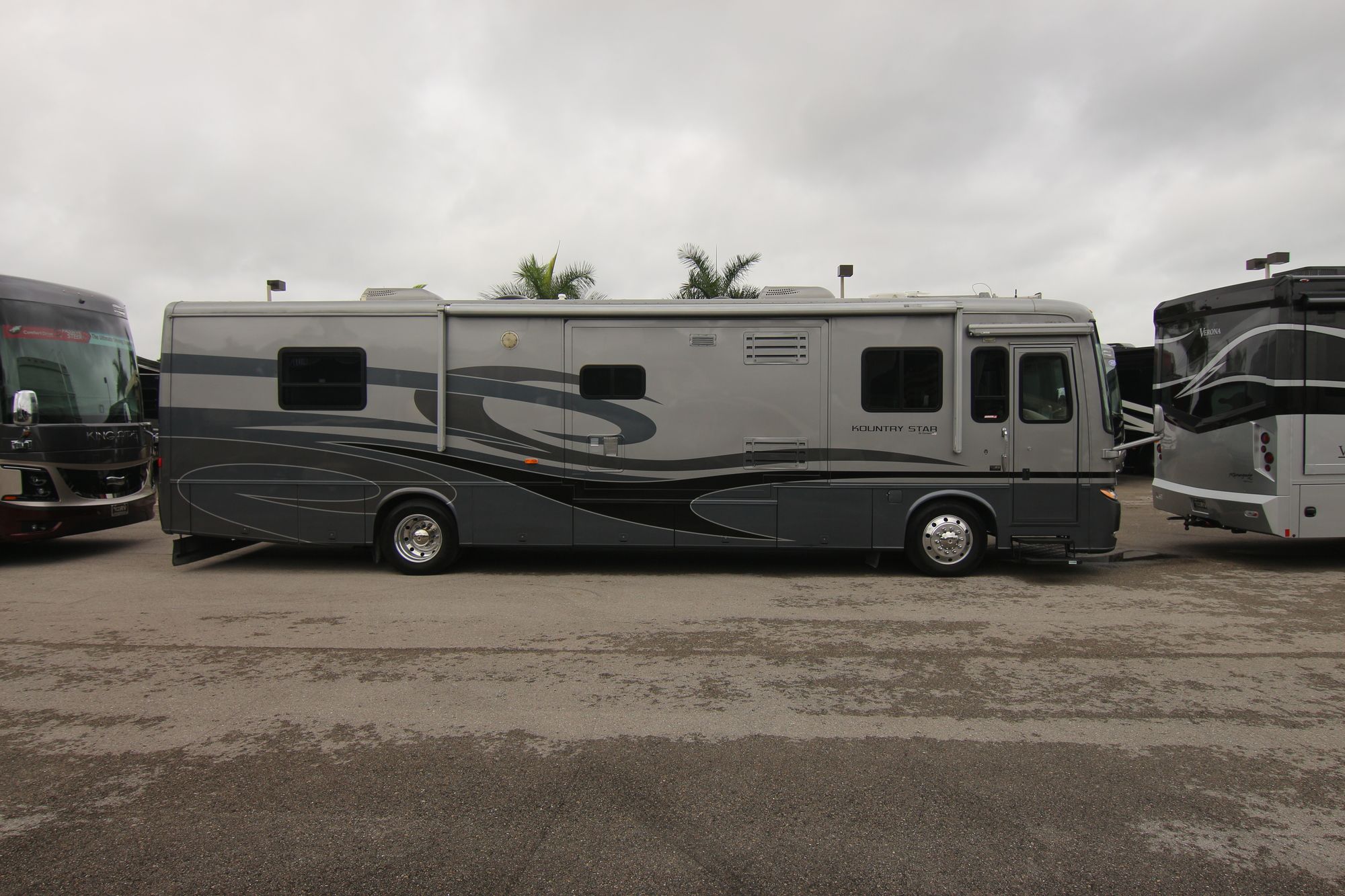Used 2005 Newmar Kountry Star 3909 Class A  For Sale