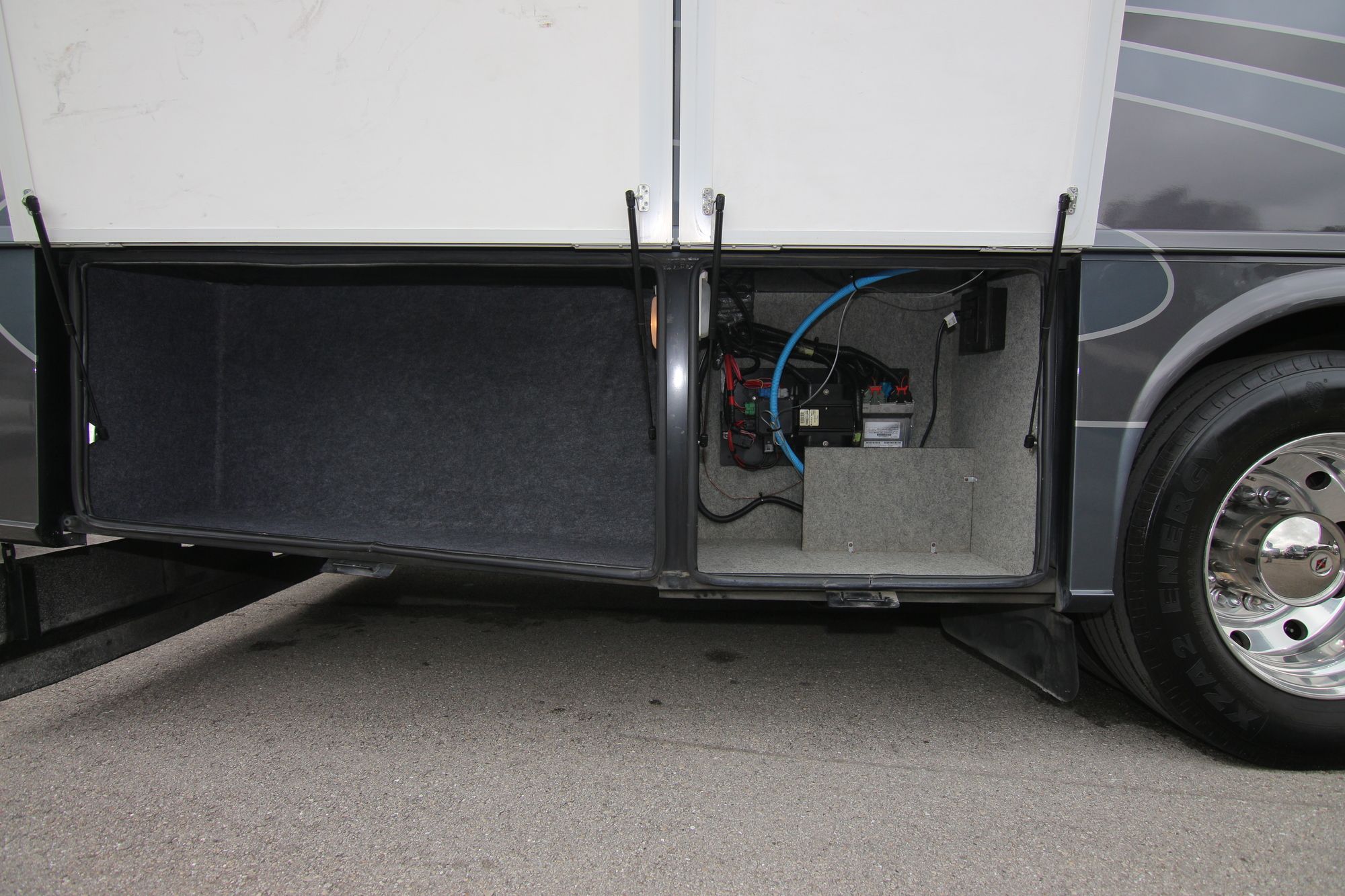 Used 2005 Newmar Kountry Star 3909 Class A  For Sale